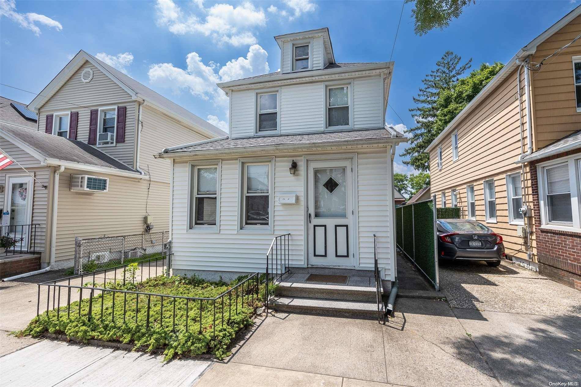 Floral Park, NY 11001,86-14 258th ST