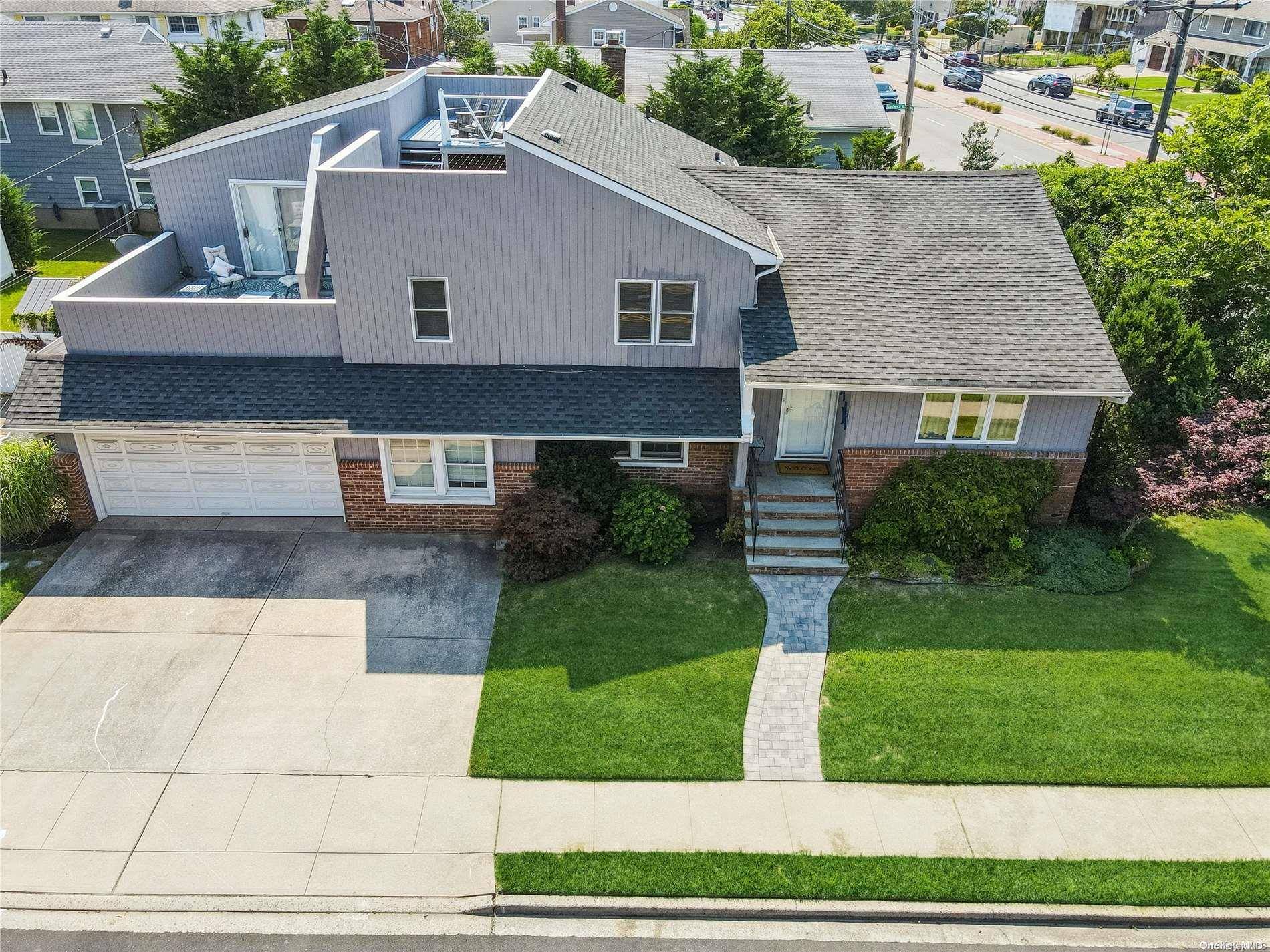 Lido Beach, NY 11561,Address not disclosed