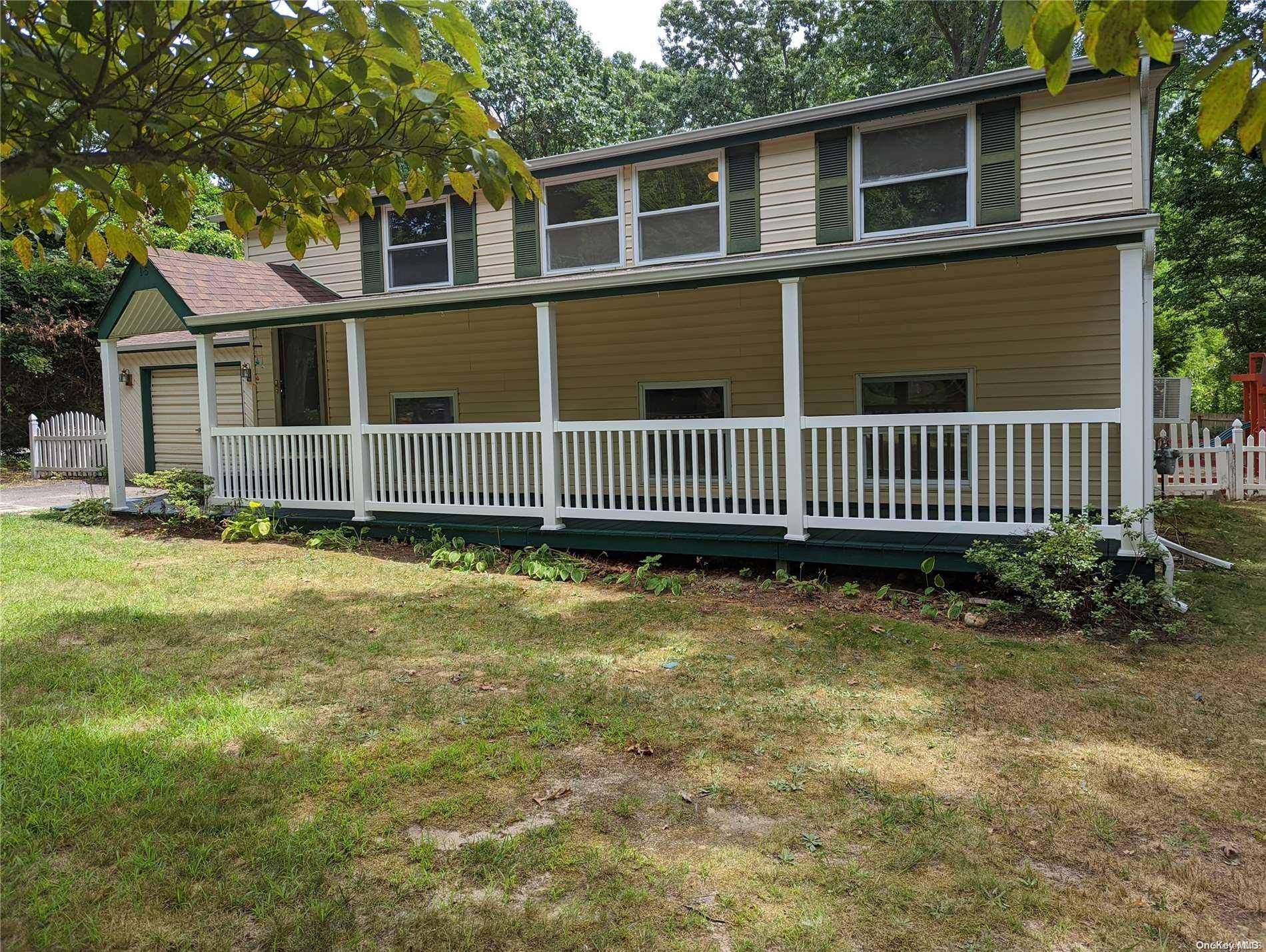 East Setauket, NY 11733,15 Woodchuck LN