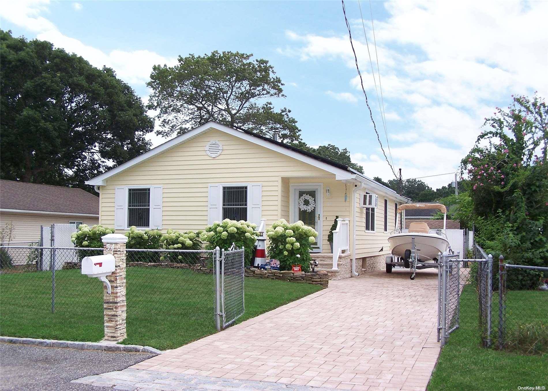 Shirley, NY 11967,54 Brushwood DR