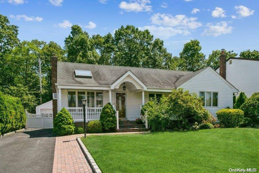 Wantagh, NY 11793,954 Brent DR