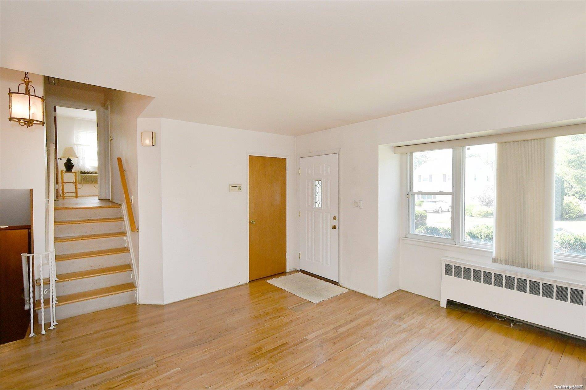 Seaford, NY 11783,1247 Jacob DR