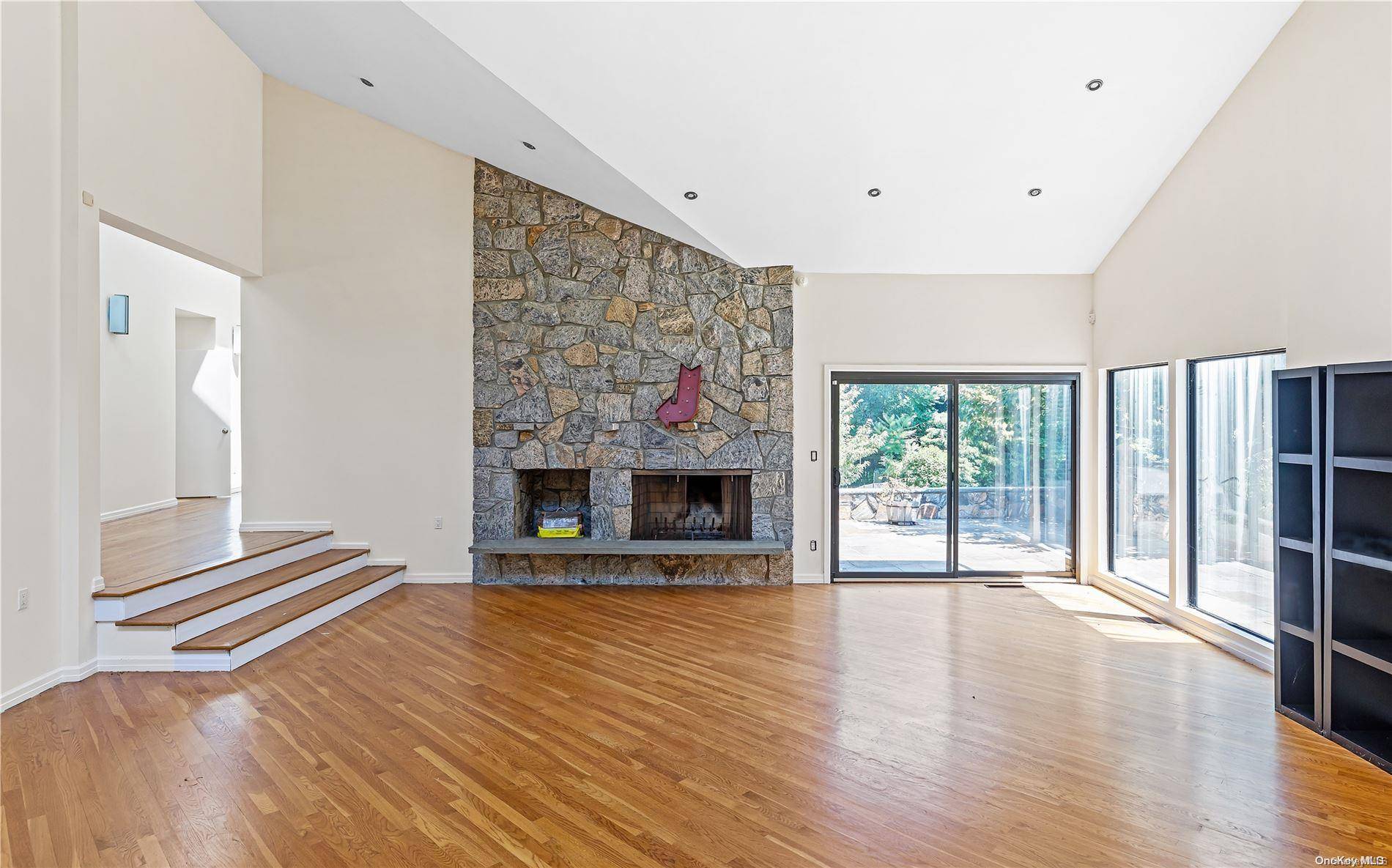 Sands Point, NY 11050,14 Sloanes CT