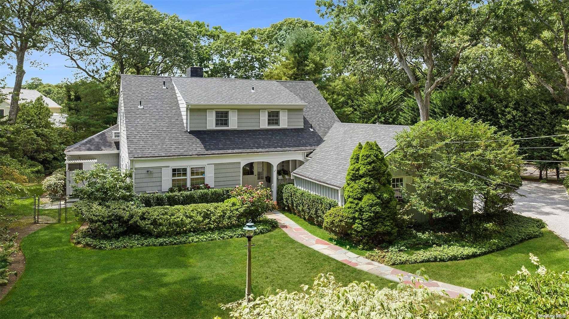 Westhampton Beach, NY 11978,83 Beach RD