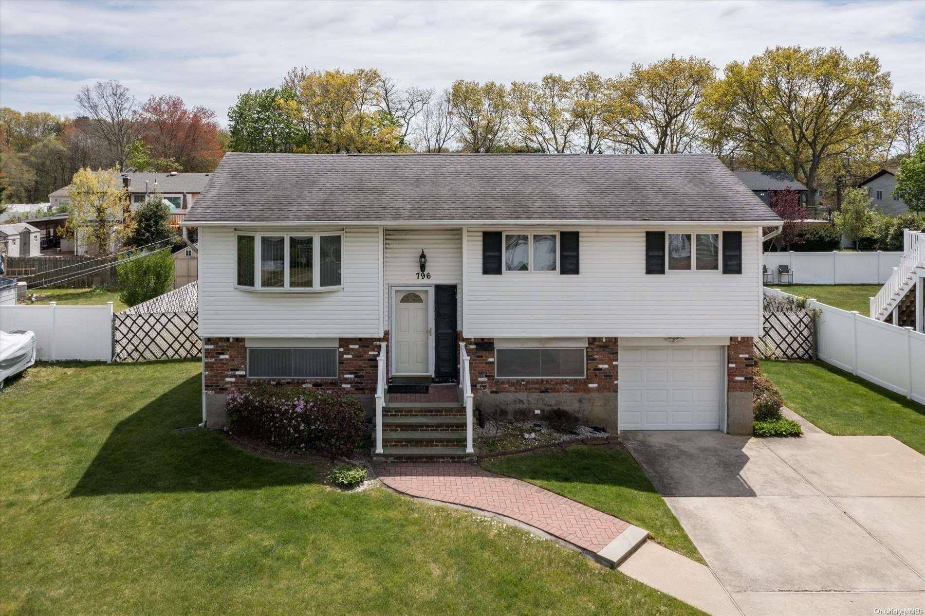 West Islip, NY 11795,796 Stanley ST