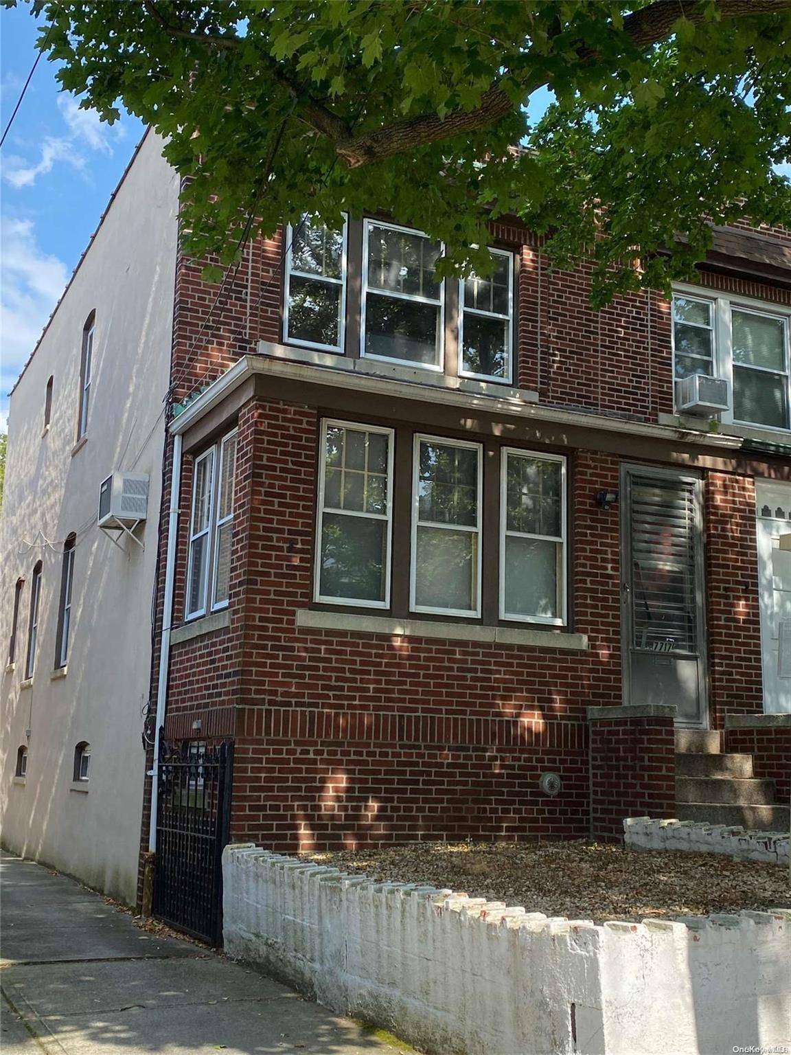 Ridgewood, NY 11385,77-17 64th PL