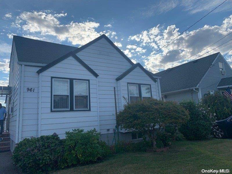 New Hyde Park, NY 11040,961 N 1st ST