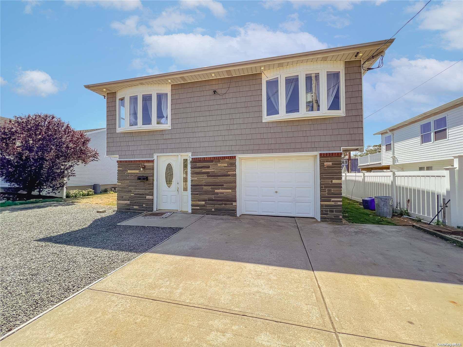 Freeport, NY 11520,668 Miller AVE