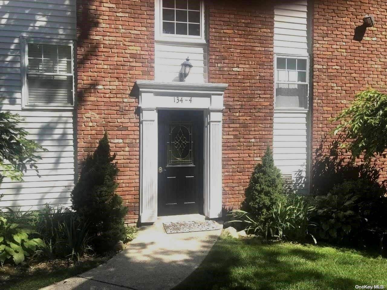 Kings Park, NY 11754,134 Church ST #4D