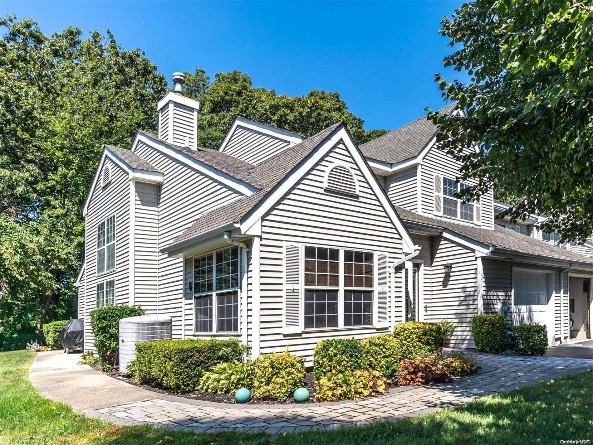 Bay Shore, NY 11706,12 Mystic CIR #12