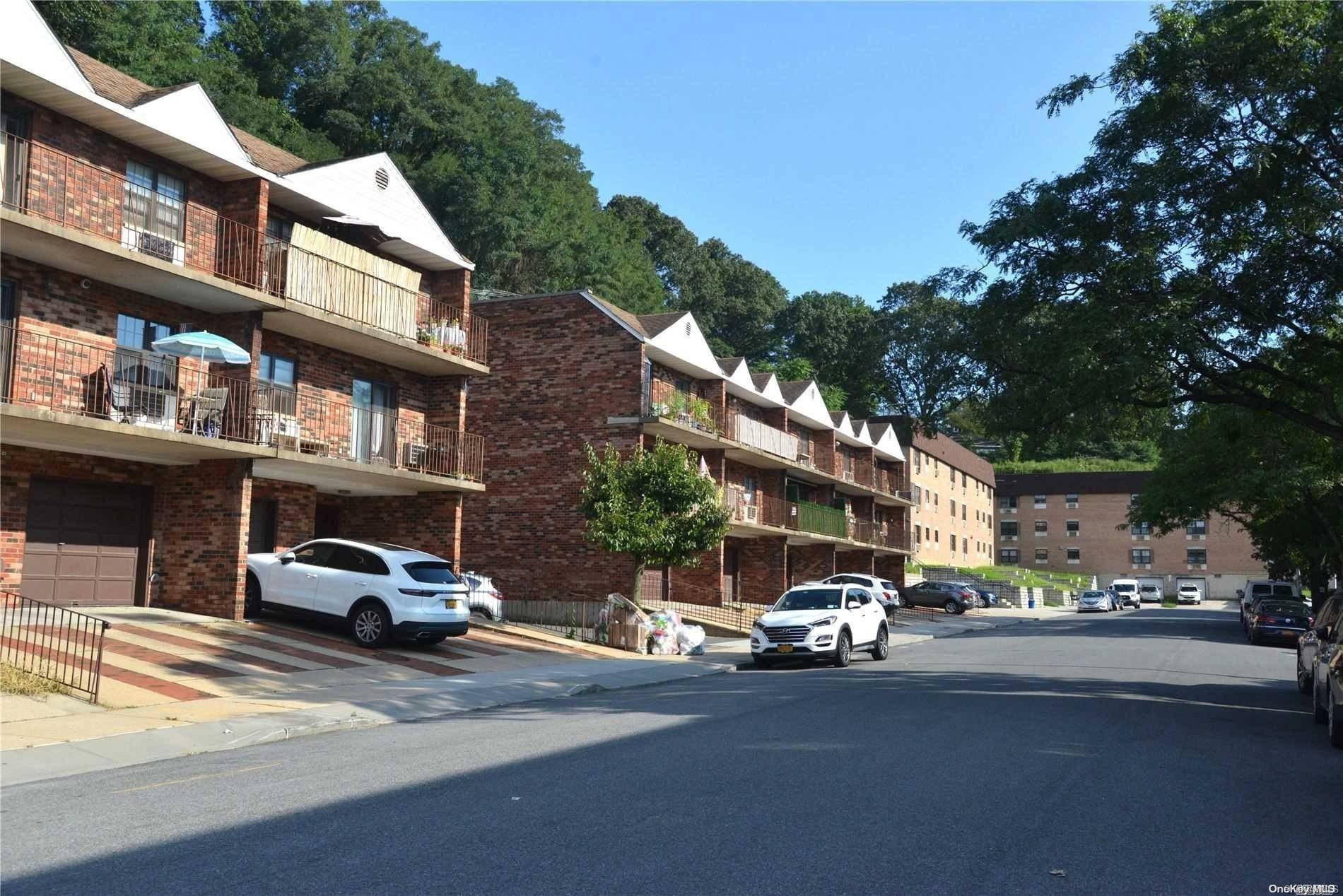 Douglaston, NY 11362,68-17 242nd ST #35D