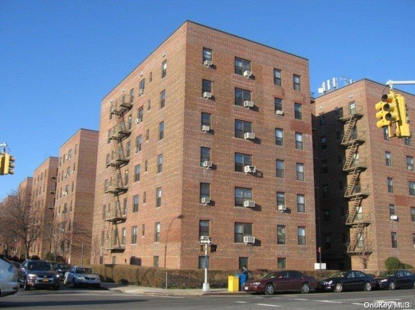 East Elmhurst, NY 11369,32-23 88 #202