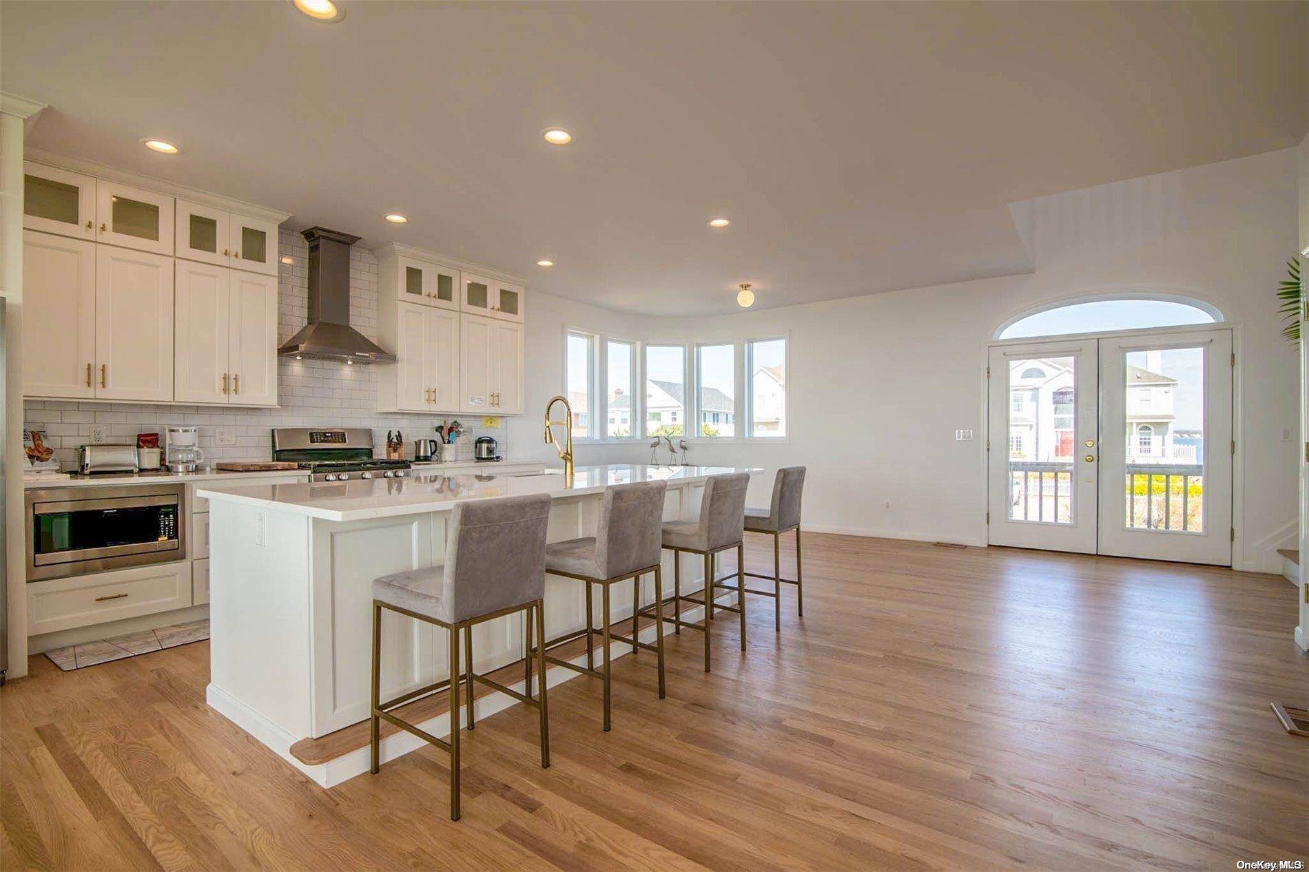 Westhampton Beach, NY 11978,675 Dune RD