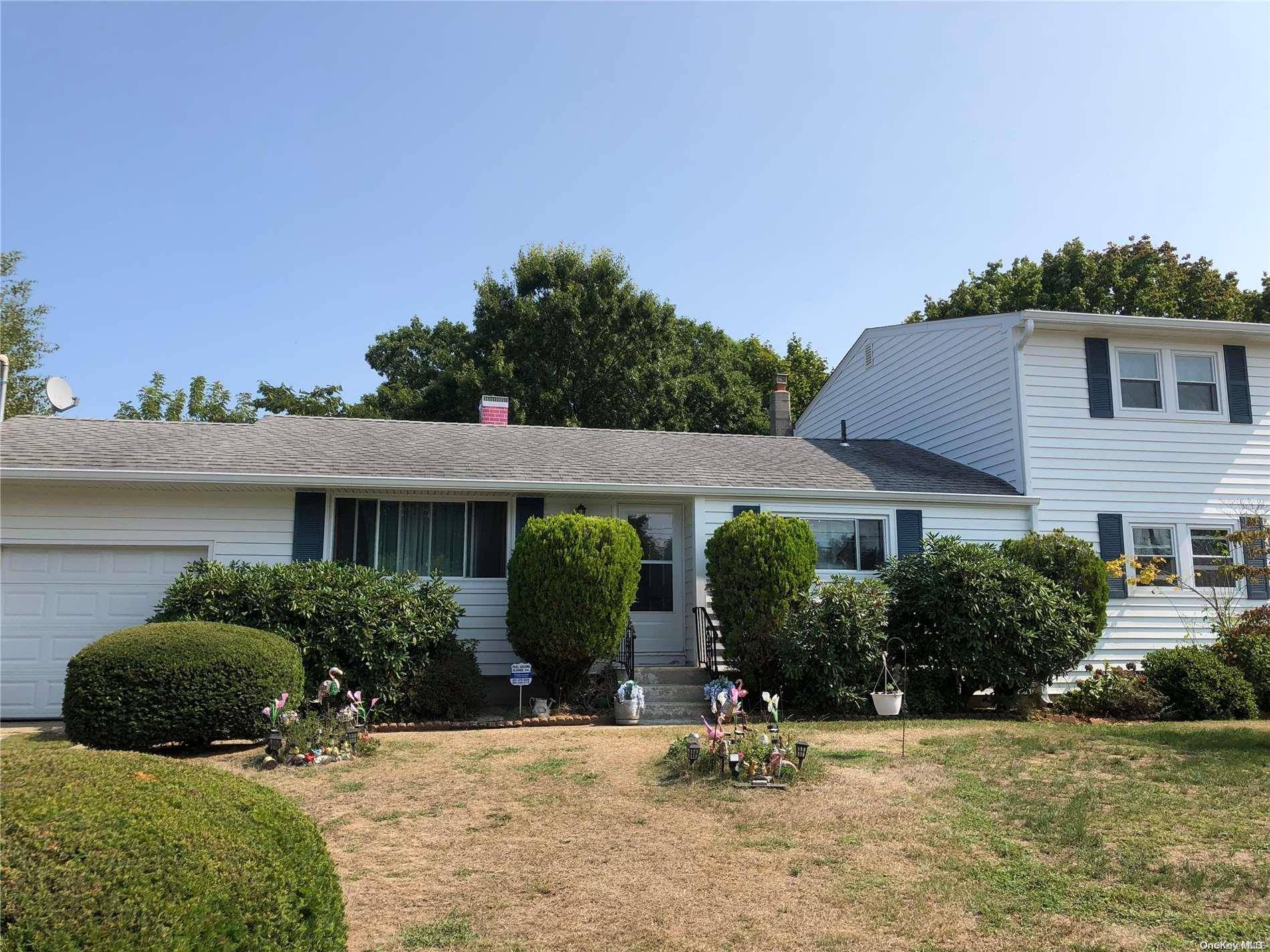 Central Islip, NY 11722,15 Violet ST