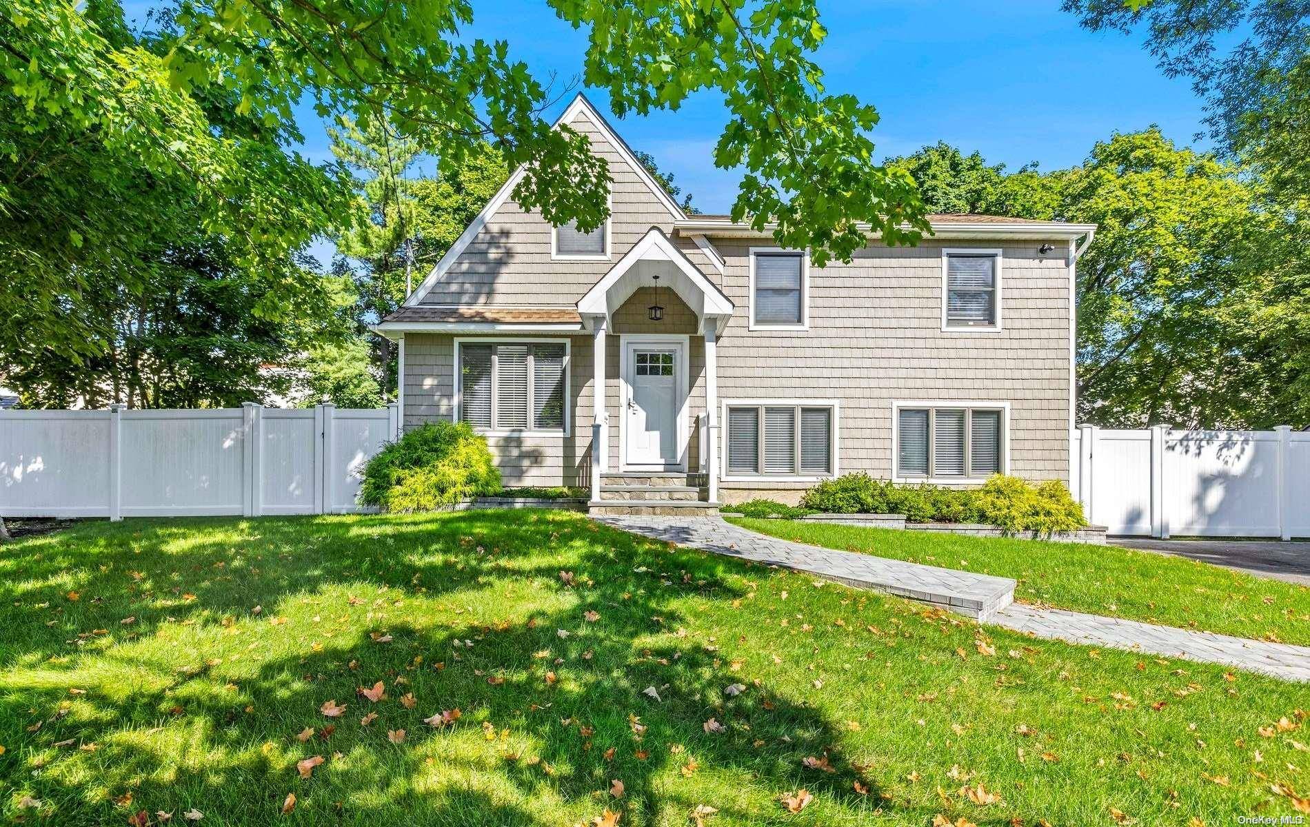 Huntington Station, NY 11746,5 Ruby LN