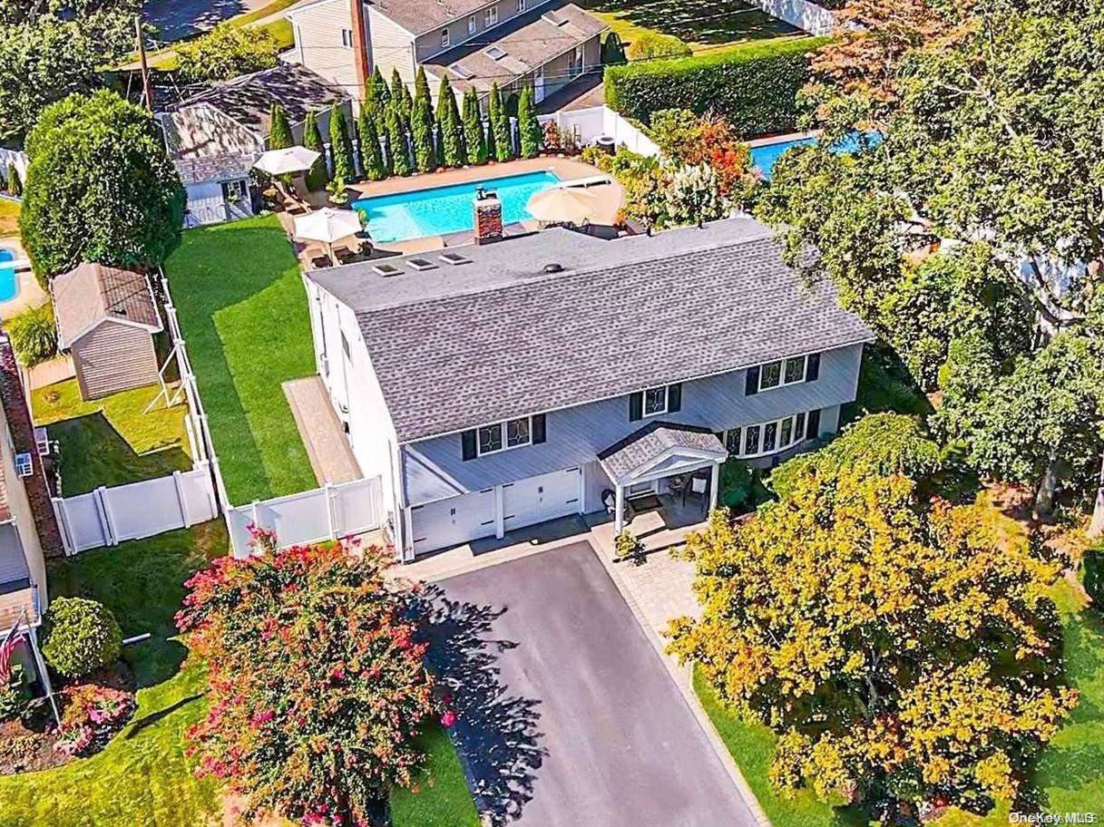 Lake Grove, NY 11755,16 Kristi LN