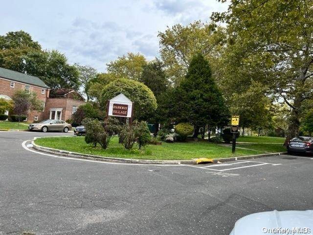 Briarwood, NY 11432,150-14 Village RD #93 C