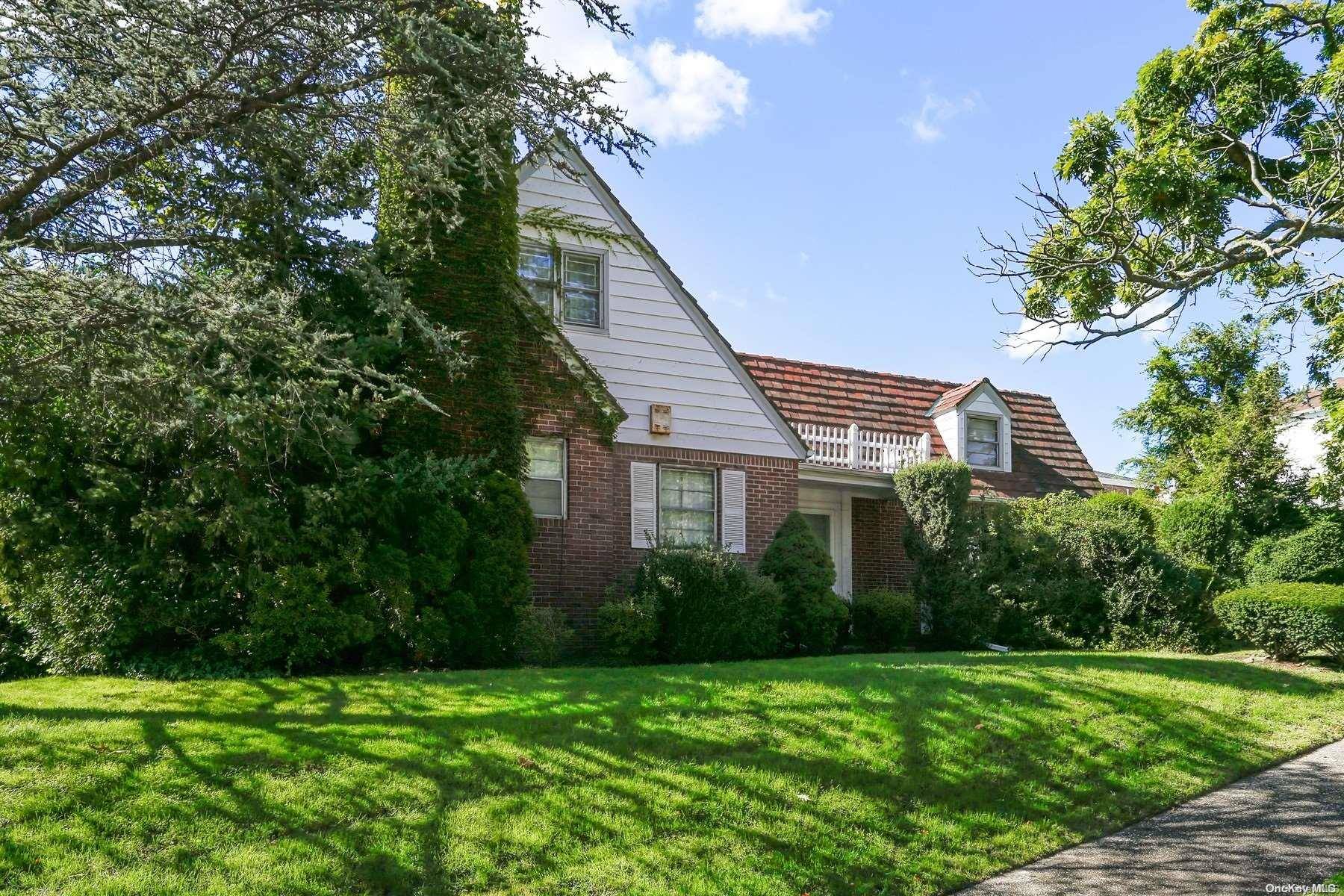 Jamaica Estates, NY 11432,87-14 Barrington ST