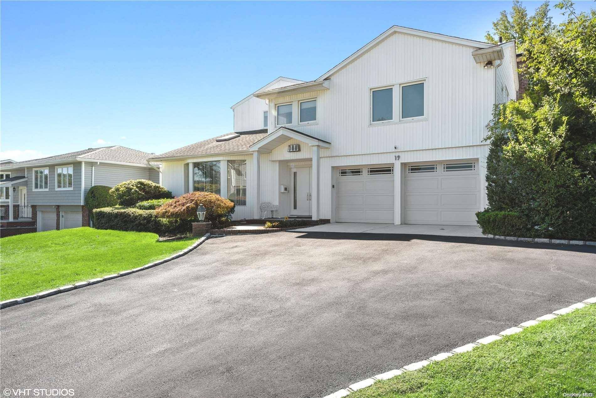 Manhasset Hills, NY 11040,19 Flag LN