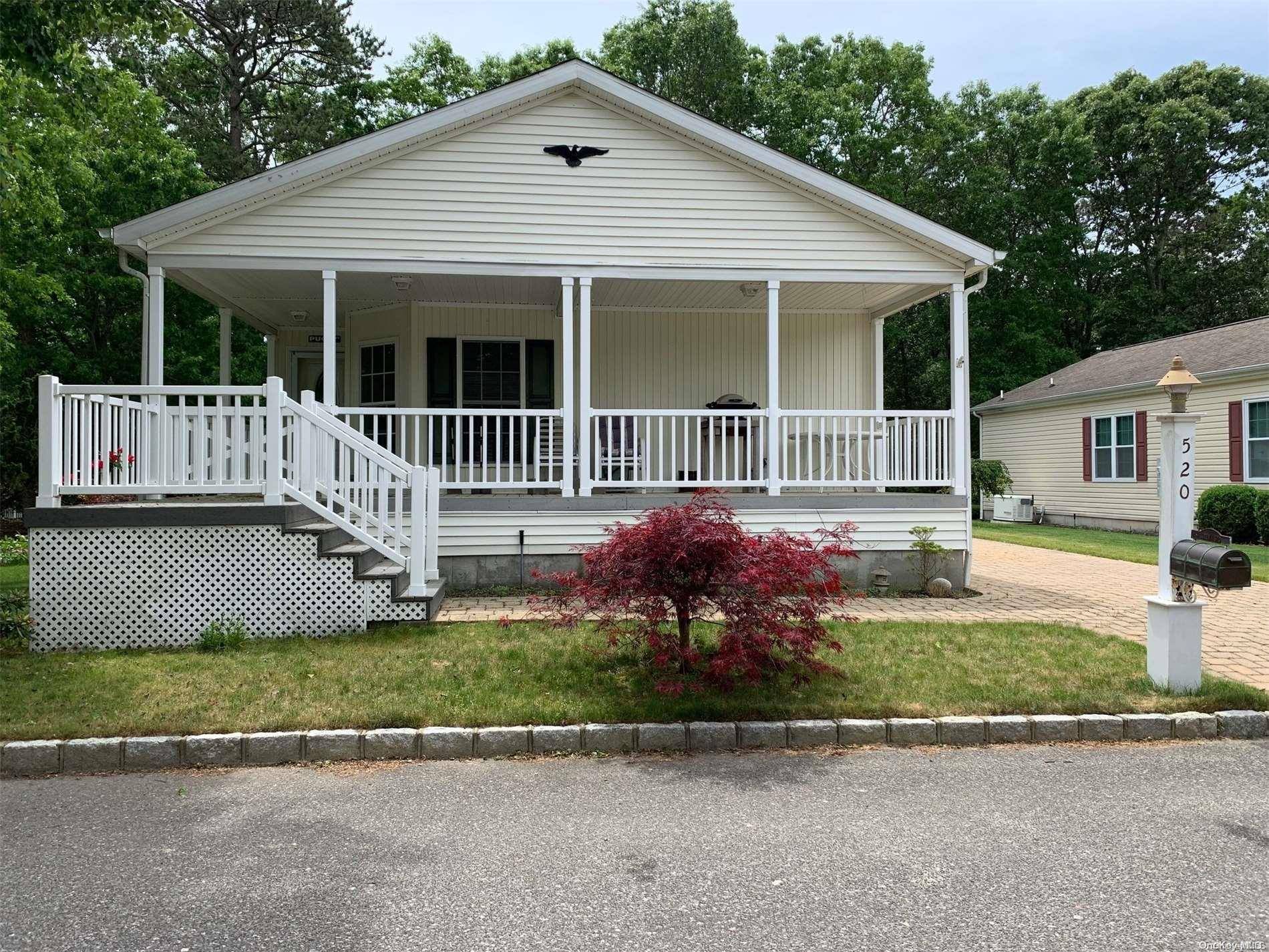 Riverhead, NY 11901,1661 Old Country RD #520