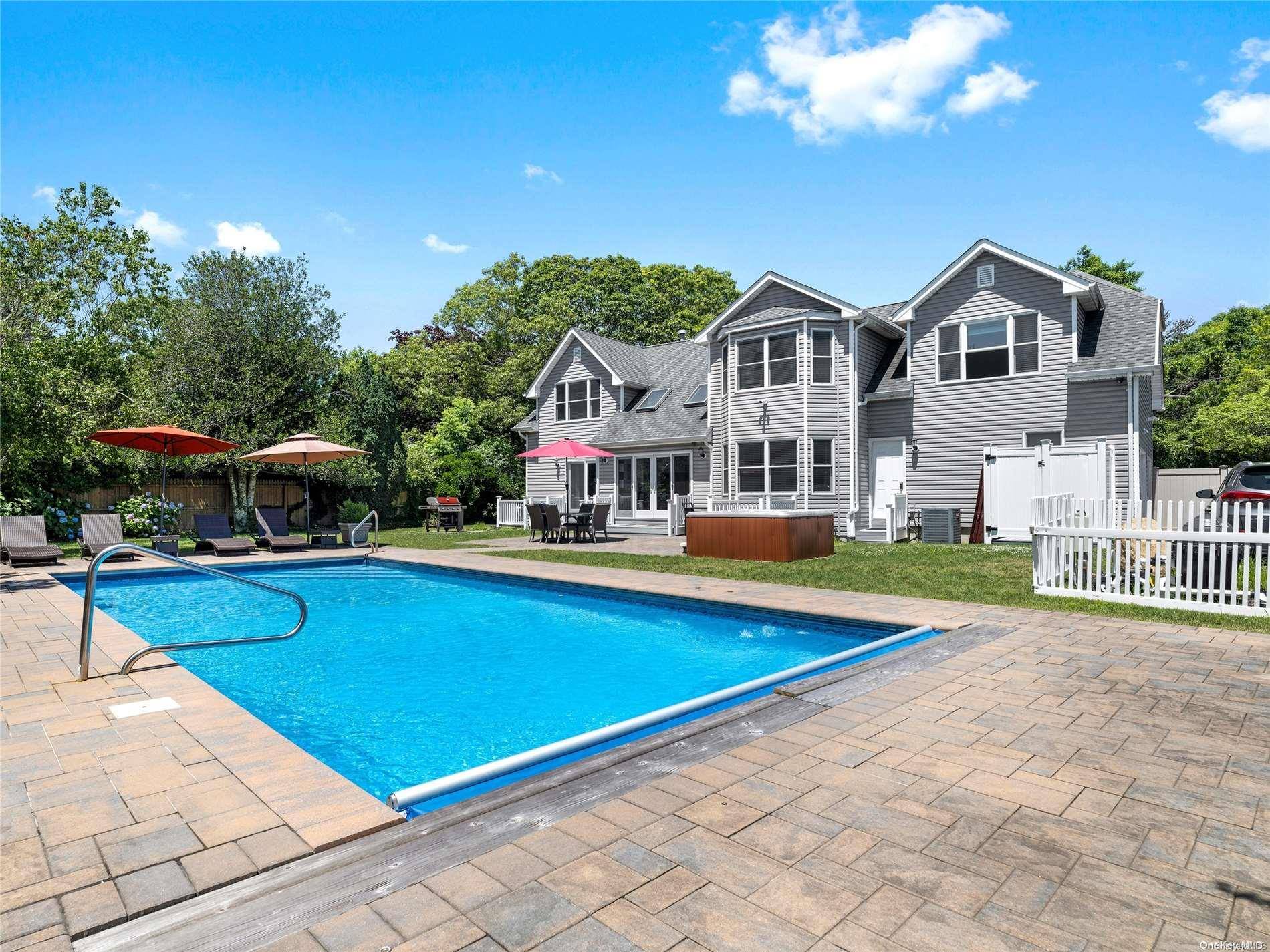 Hampton Bays, NY 11946,4 White LN