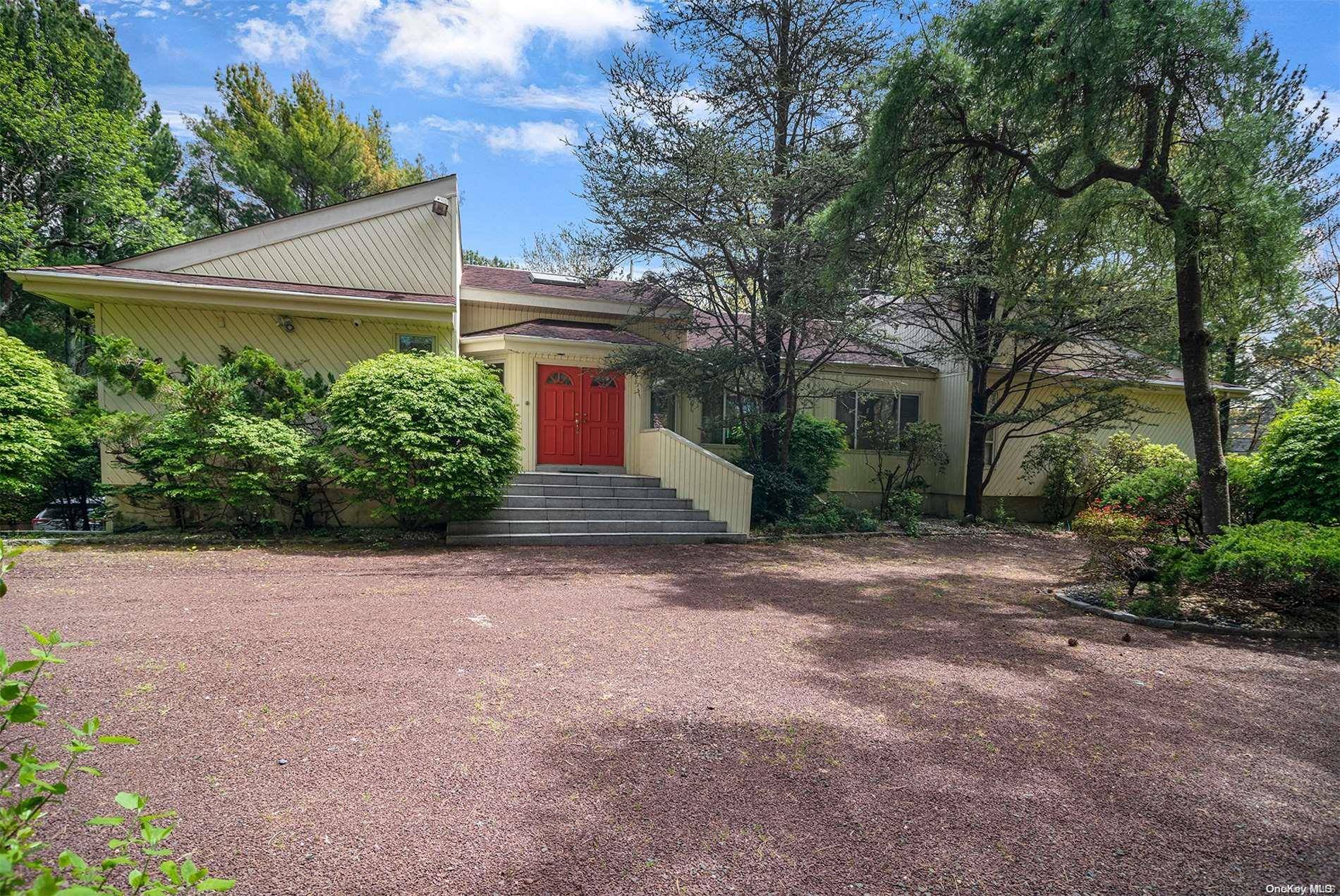 East Quogue, NY 11942,23 The Registry