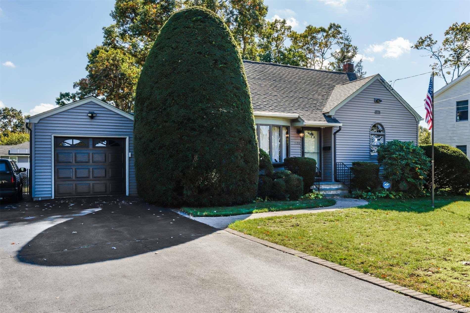 East Islip, NY 11730,126 E Madison ST