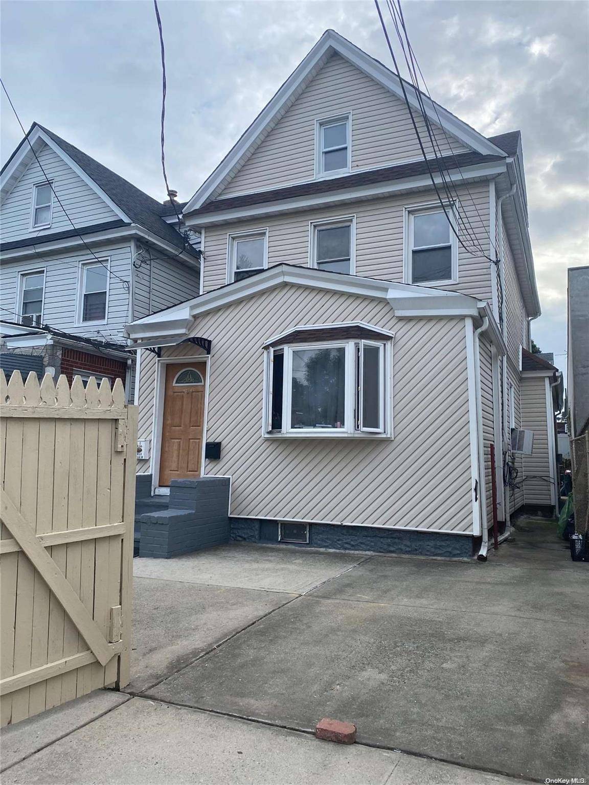 Richmond Hill, NY 11418,104-16 134th ST