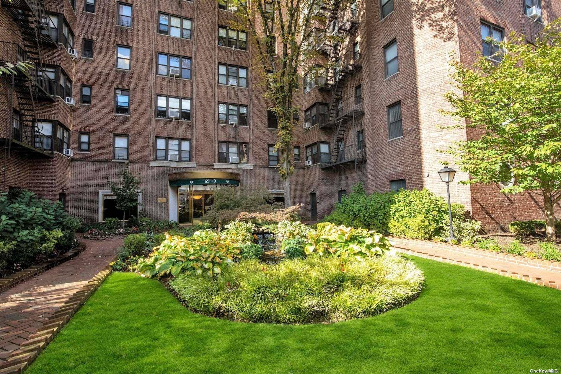 Forest Hills, NY 11375,69-10 Yellowstone BLVD #505