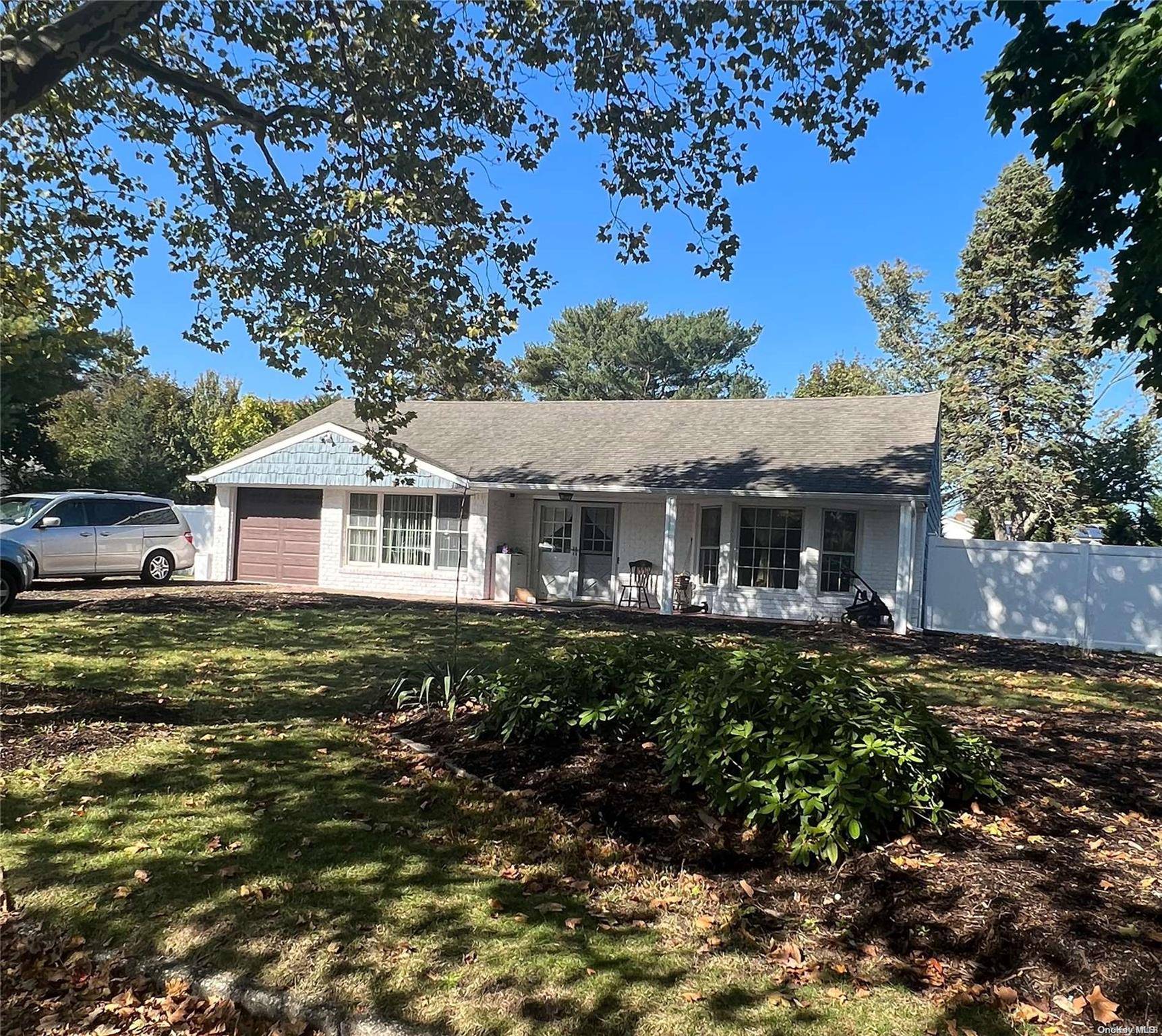 Patchogue, NY 11772,3 Theresa CT