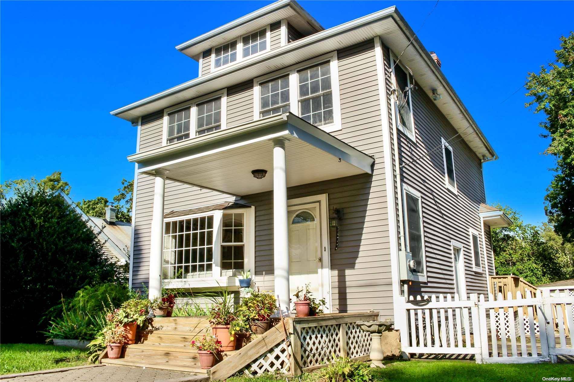 Huntington Station, NY 11746,14 Edwards PL