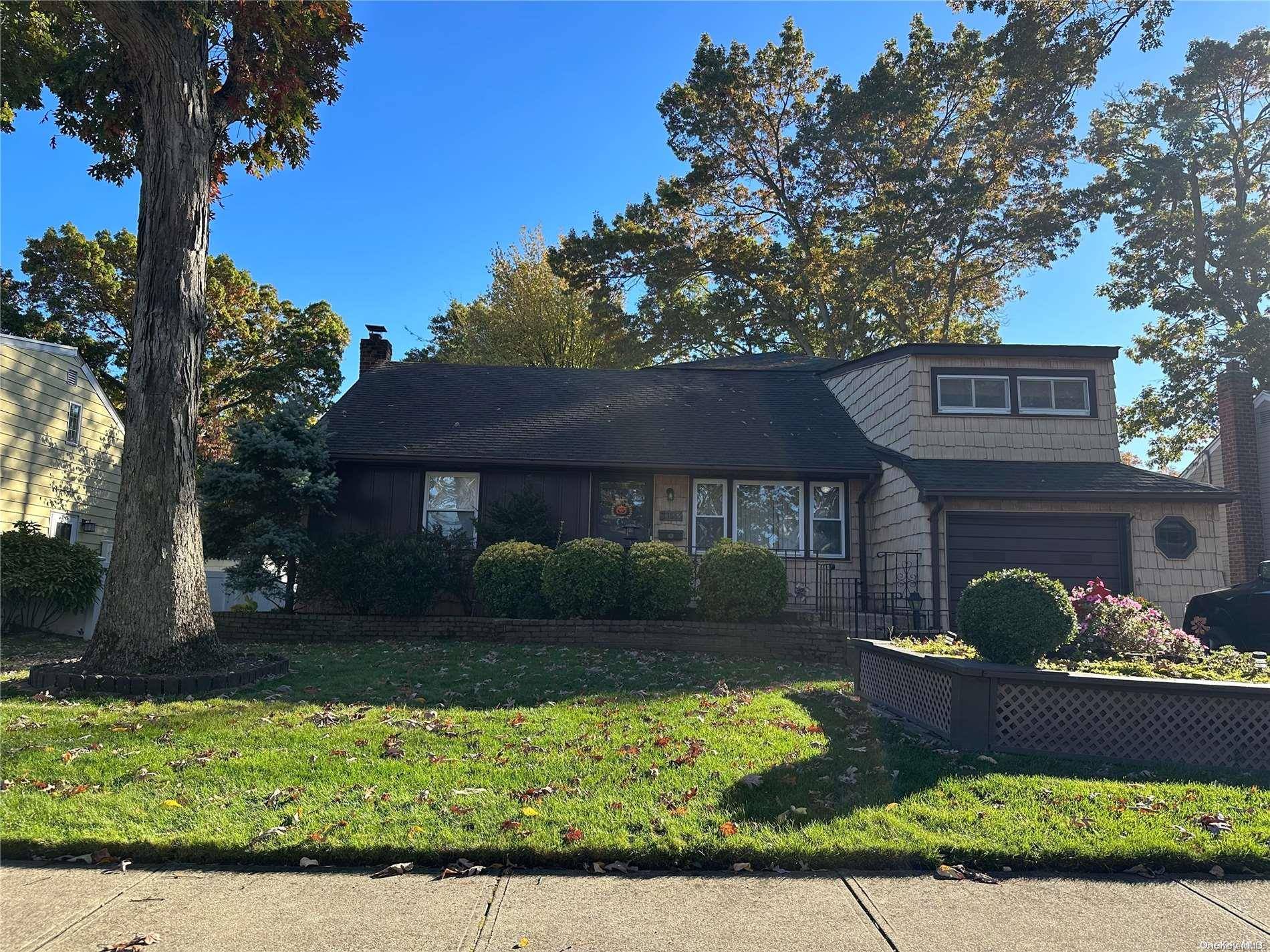 Seaford, NY 11783,3866 Beechwood PL