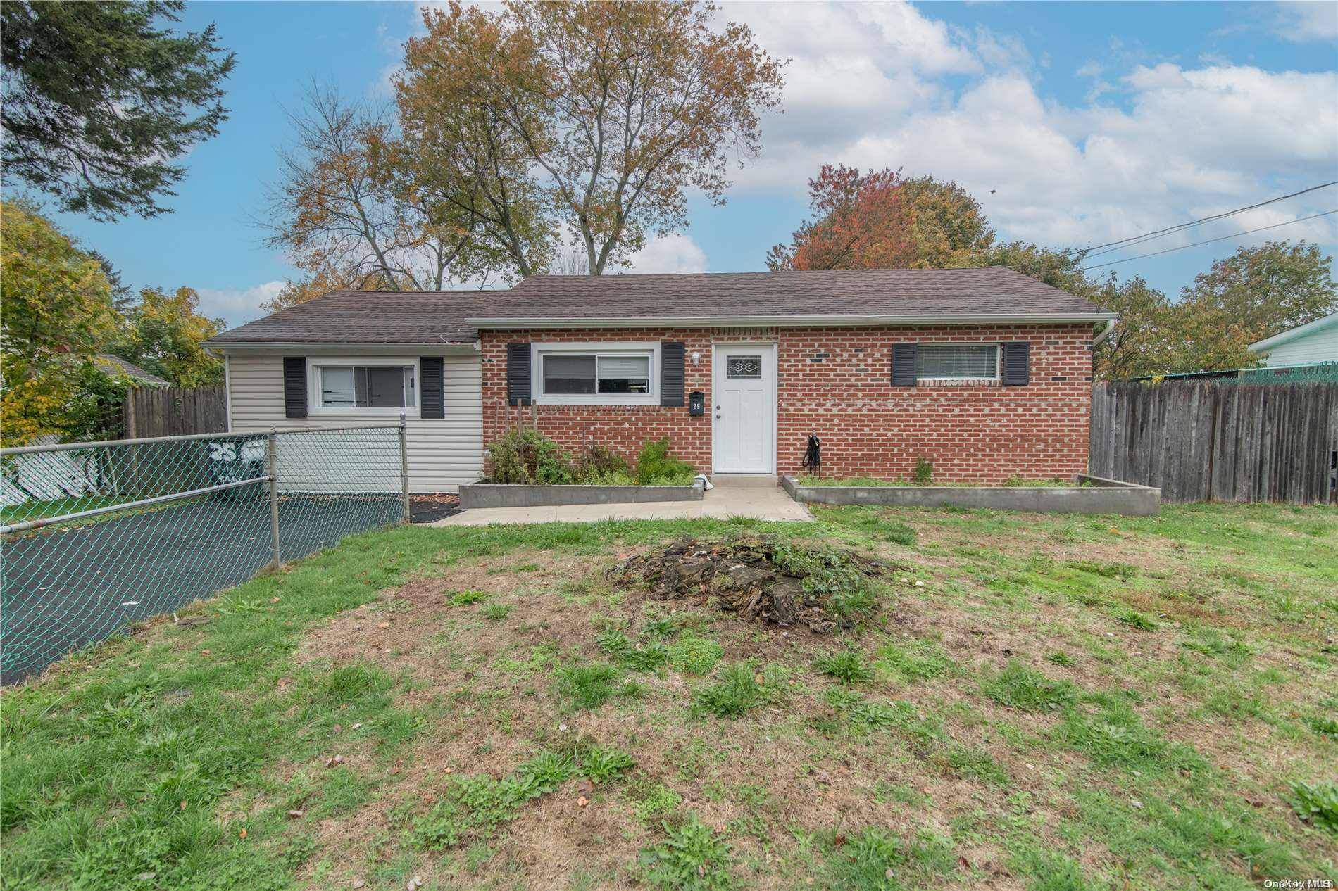 Central Islip, NY 11722,25 Willow ST