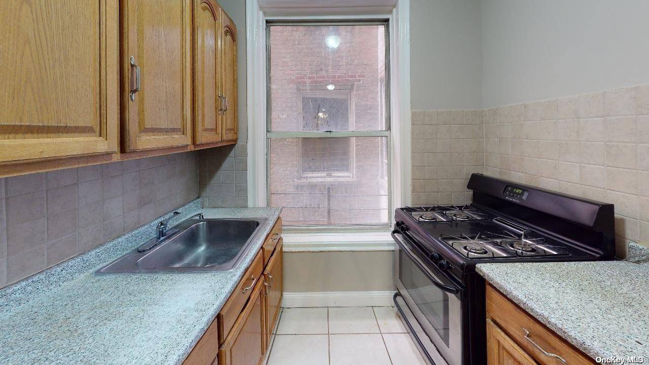 Bronx, NY 10452,1075 Grand Concourse #3C