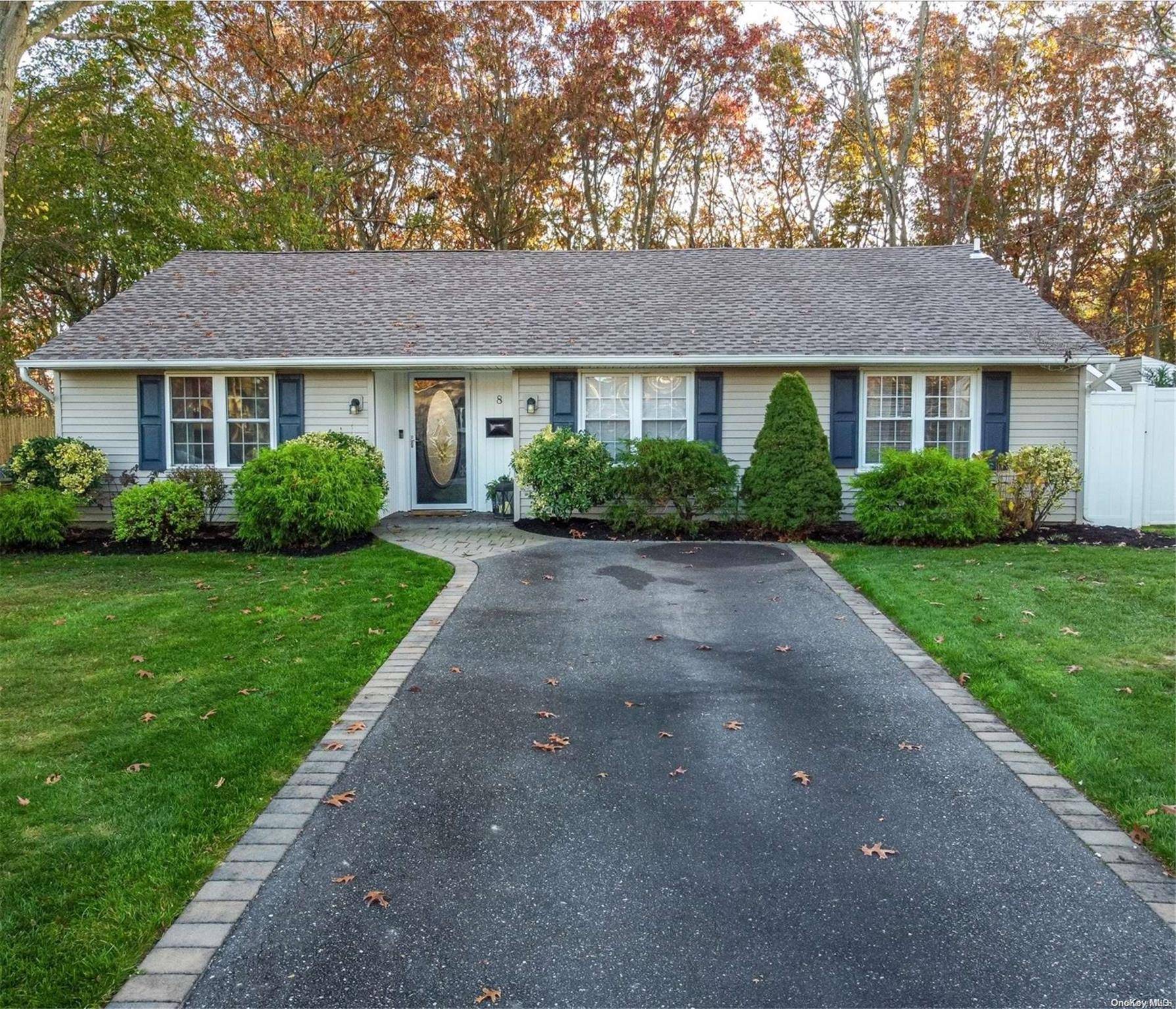 South Setauket, NY 11720,8 Elk LN