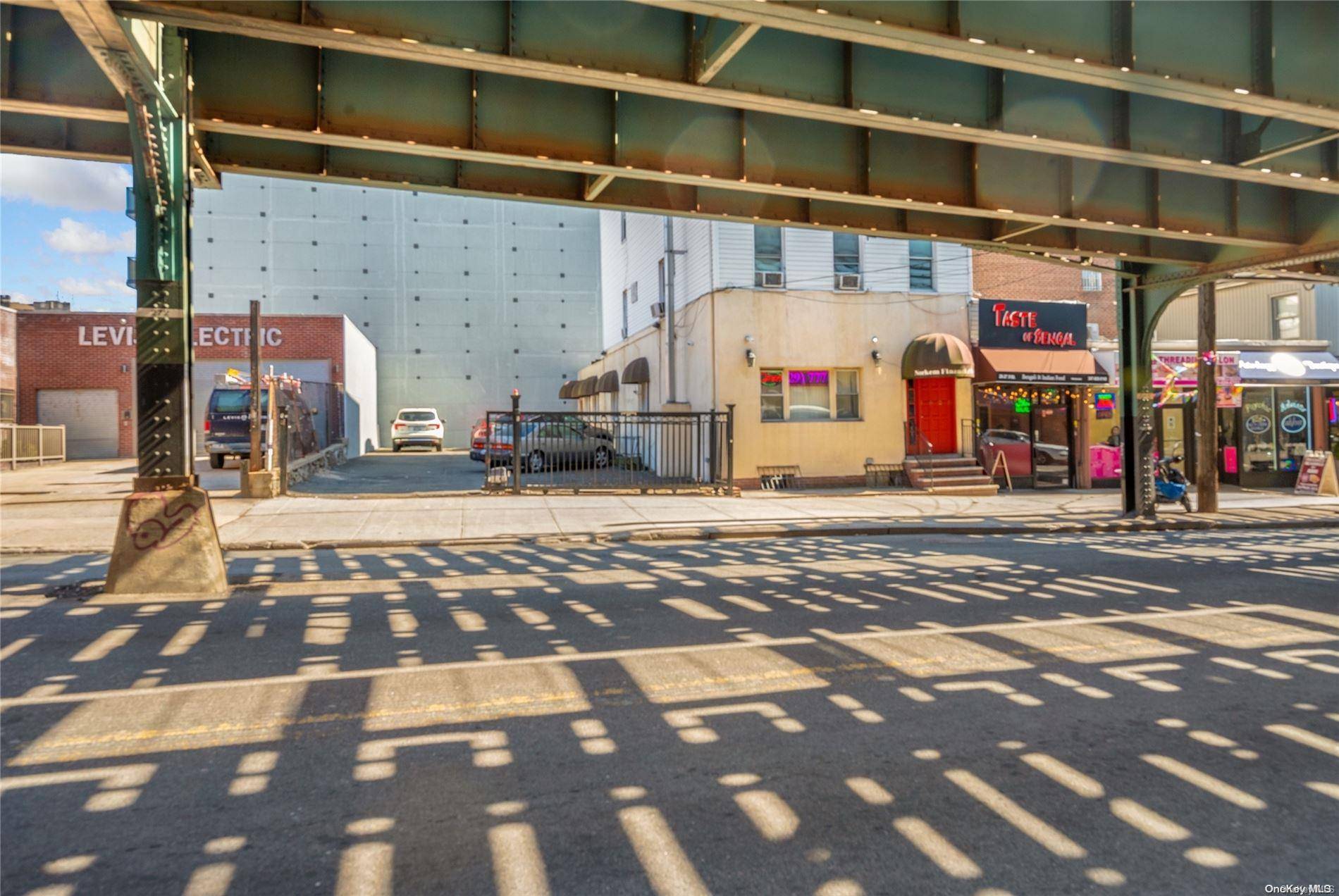 Astoria, NY 11102,28-25 31st ST
