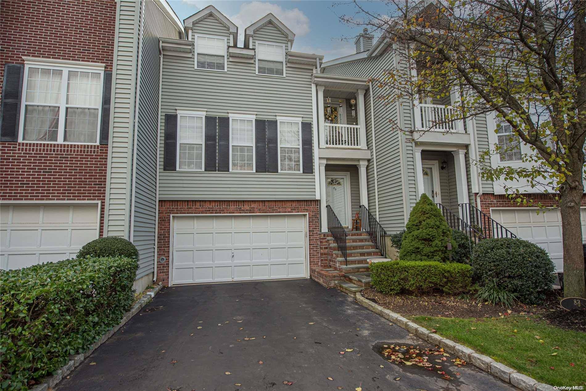 Smithtown, NY 11787,83 Paddington Cir #83