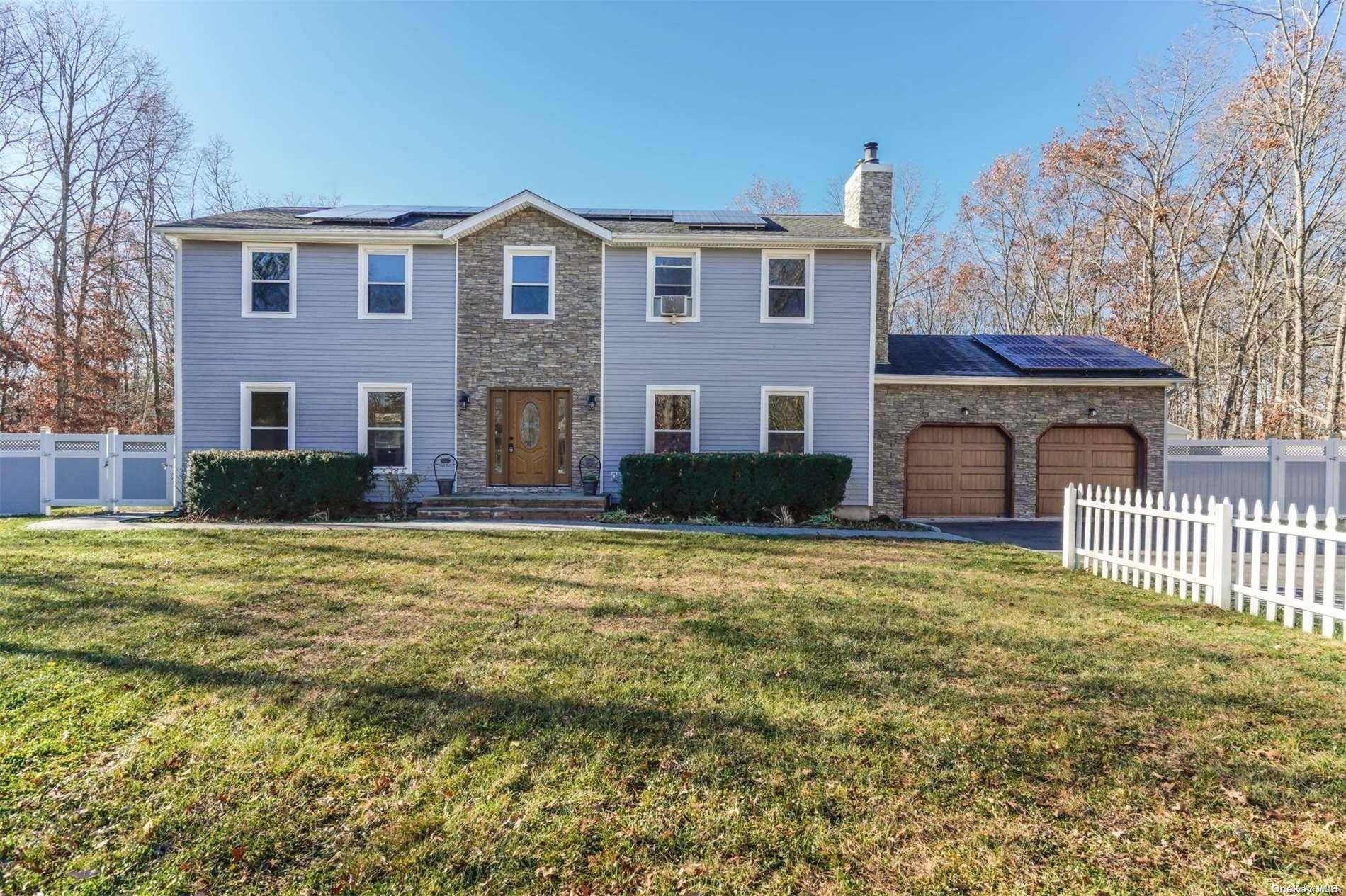 Shoreham, NY 11786,12 Ramblewood RD