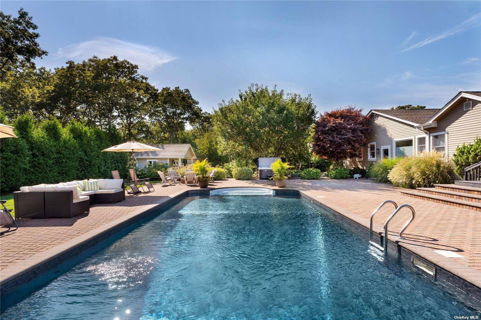 Hampton Bays, NY 11946,60 Lynncliff RD