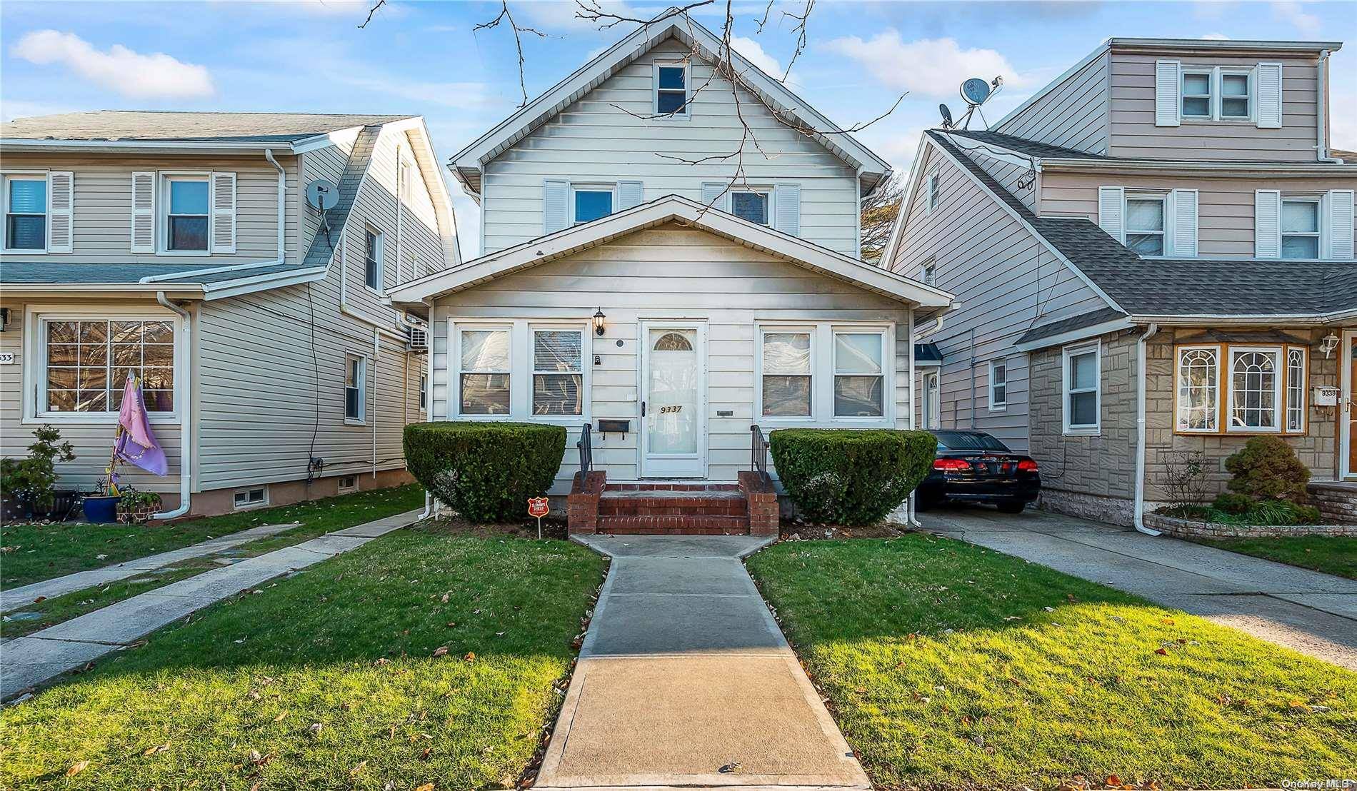 Queens Village, NY 11428,93-37 215th Place