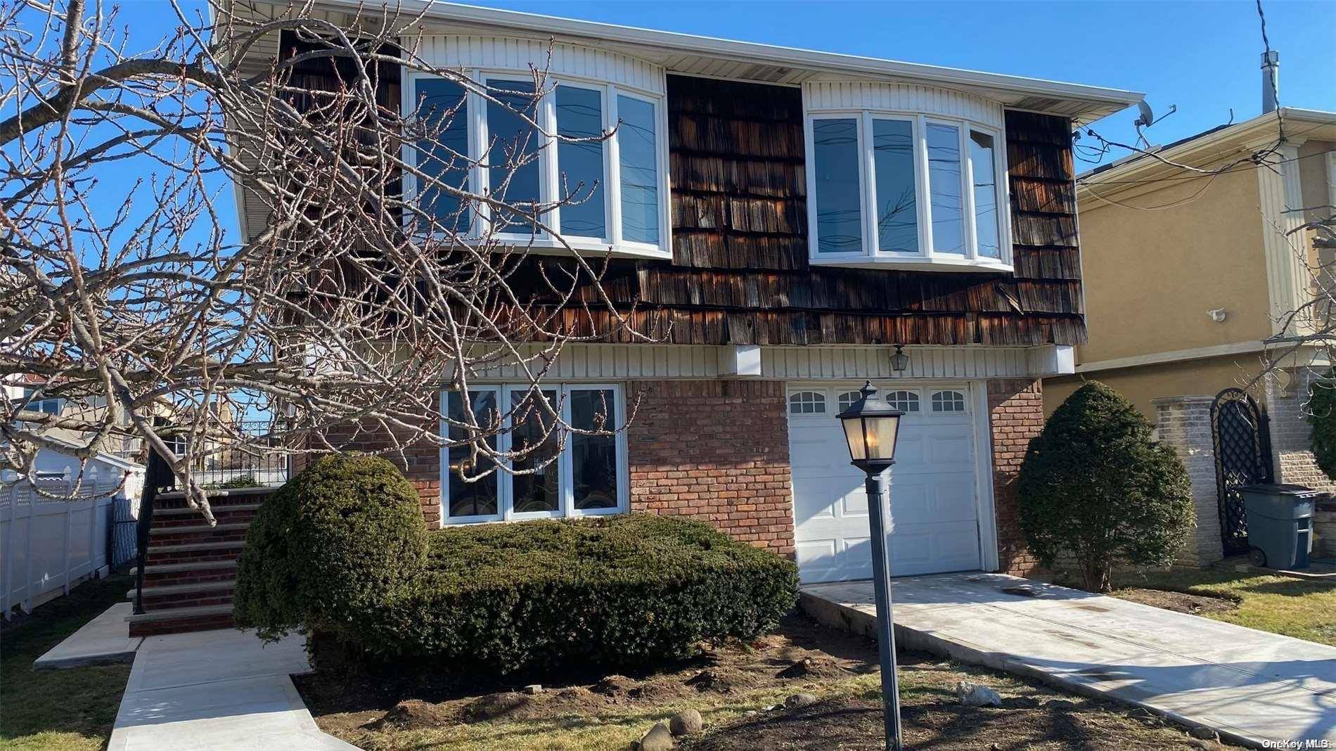 Howard Beach, NY 11414,161-07 85 ST