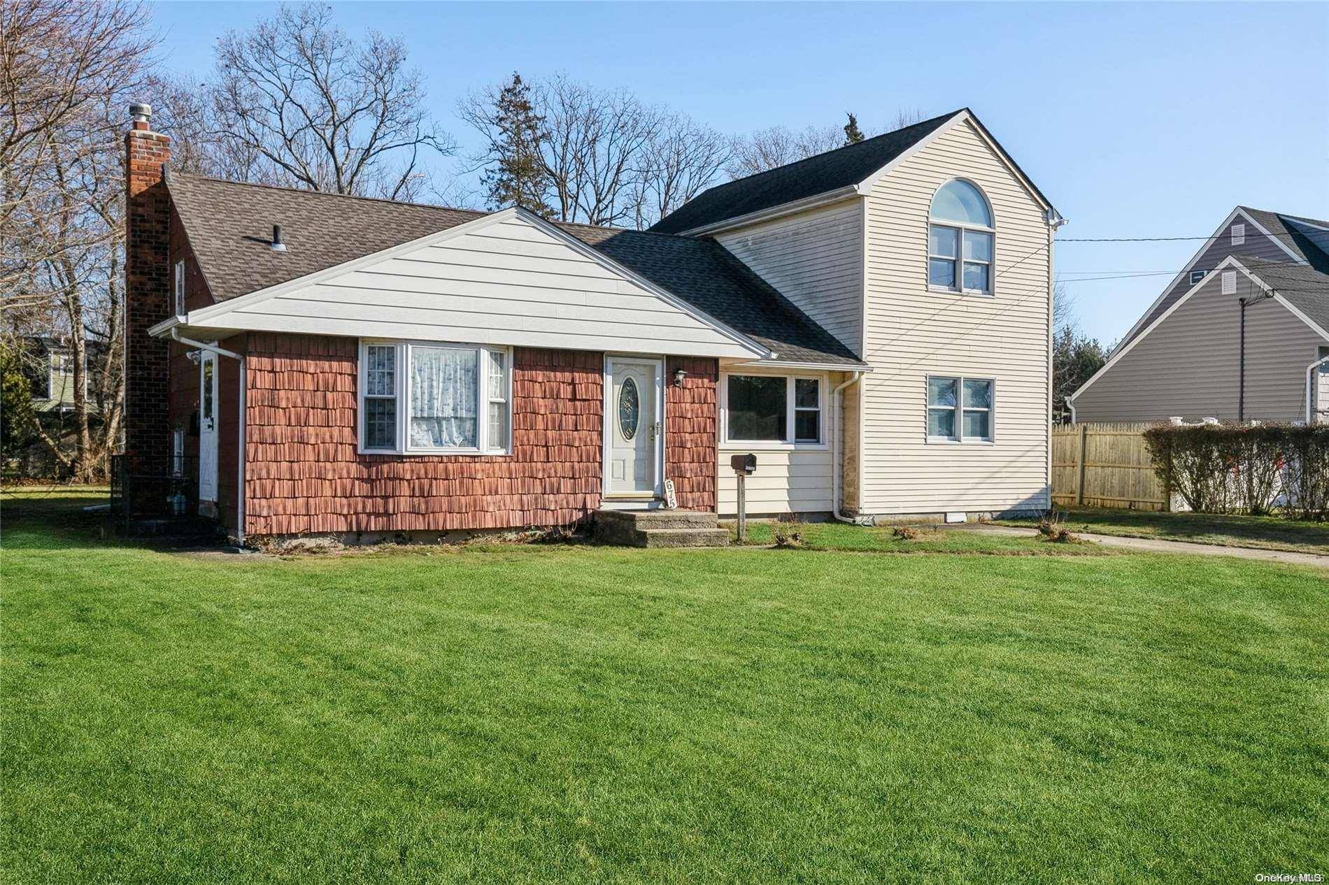 West Islip, NY 11795,675 Peter Paul DR