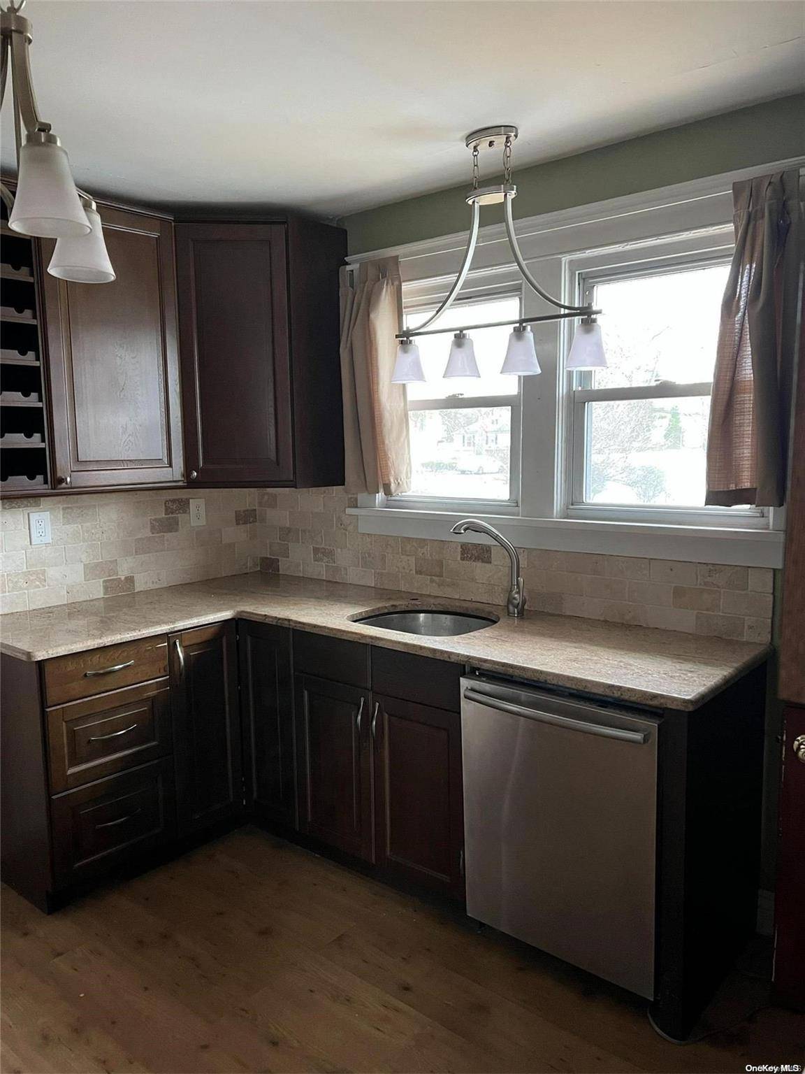 East Islip, NY 11730,20 Adams ST