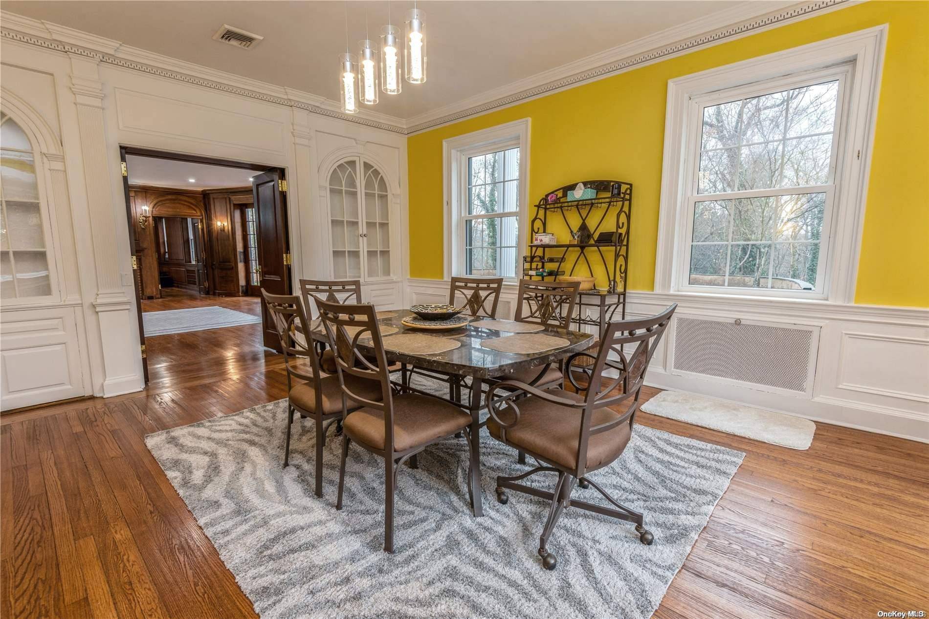 Laurel Hollow, NY 11771,12 Hemlock CT