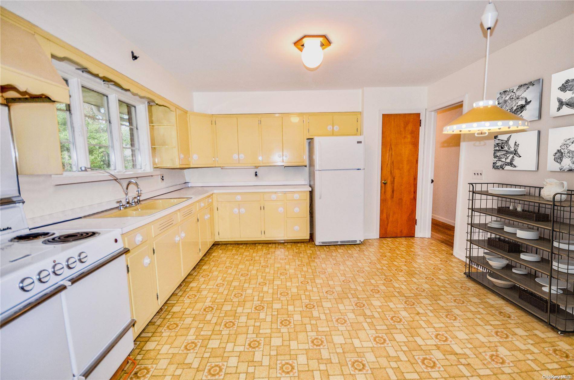 Melville, NY 11747,937 Walt Whitman RD