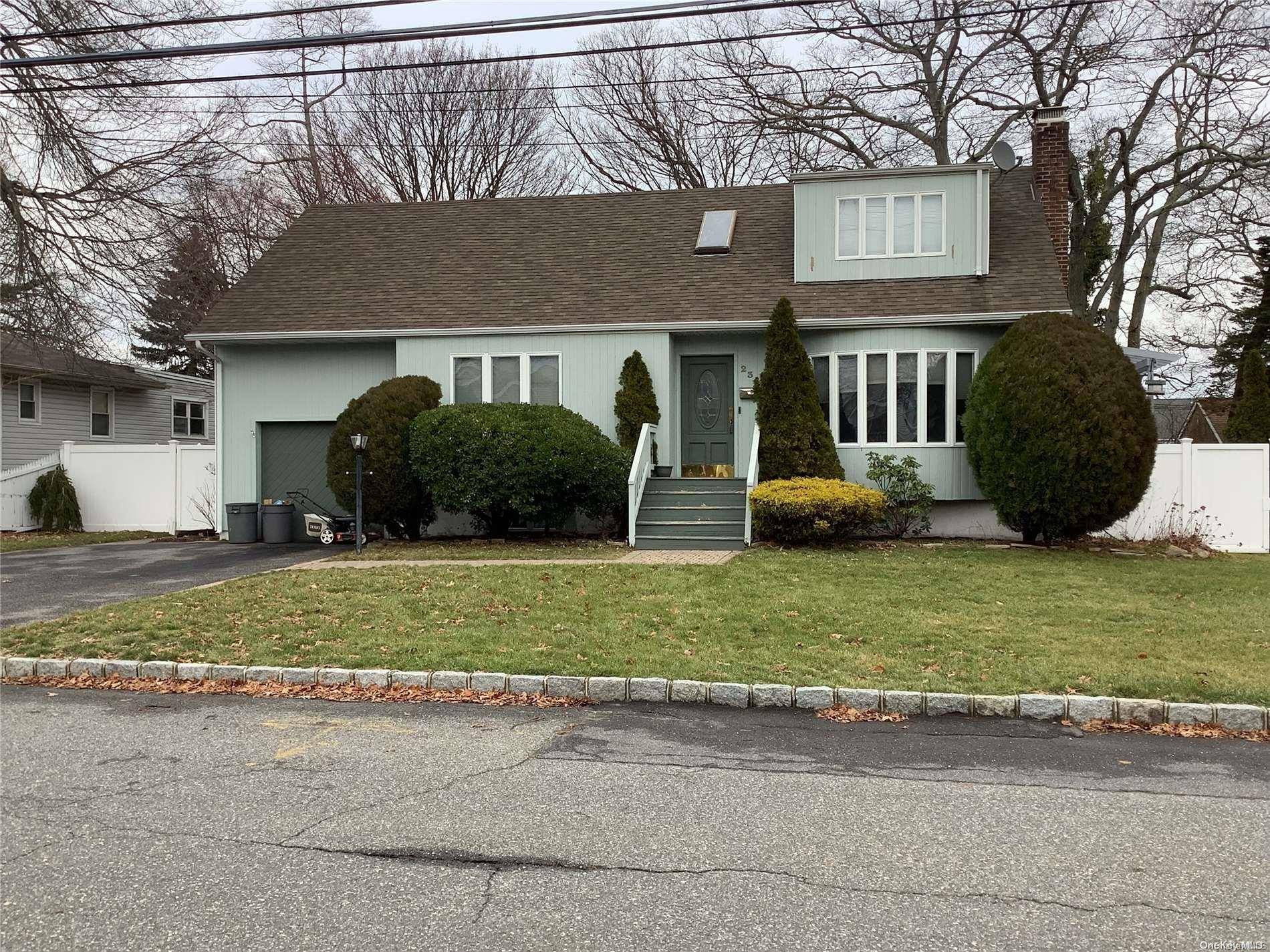 Lindenhurst, NY 11757,236 S 9th ST