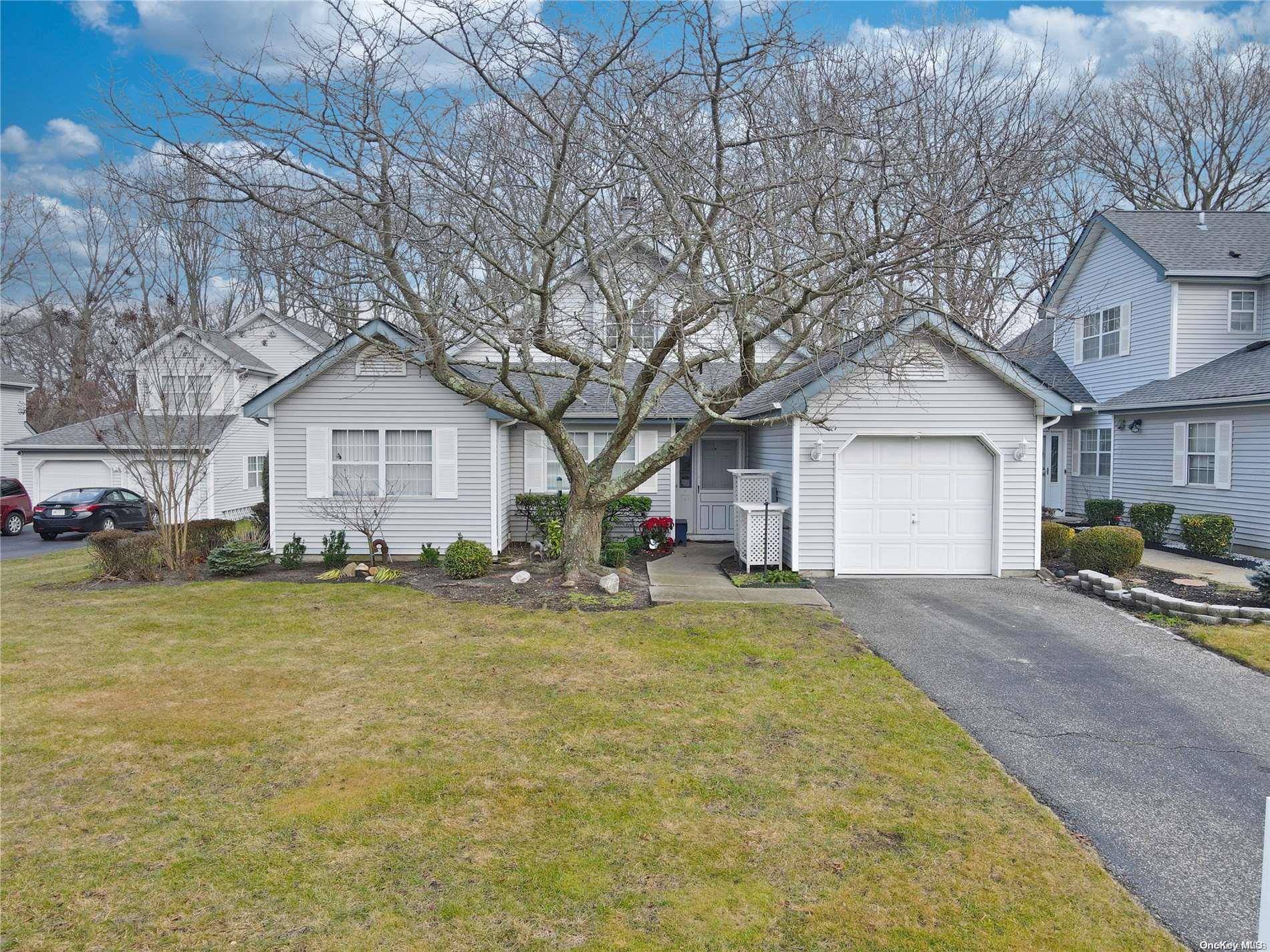 Middle Island, NY 11953,215 N Dorado #Ct