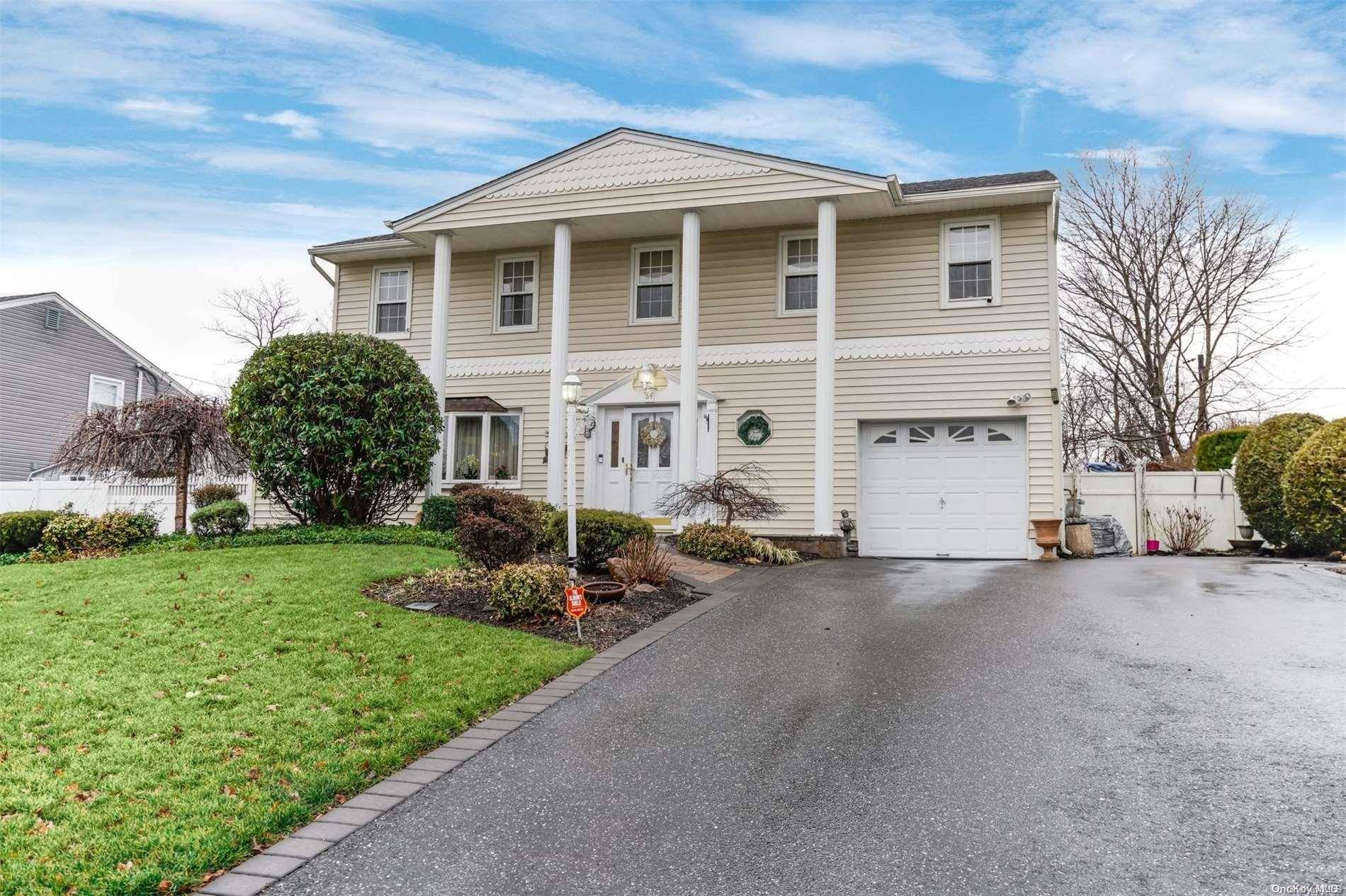 Smithtown, NY 11787,64 Wesleyan RD