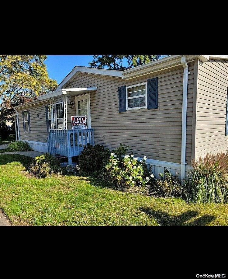 Riverhead, NY 11901,1661 Old Country Rd