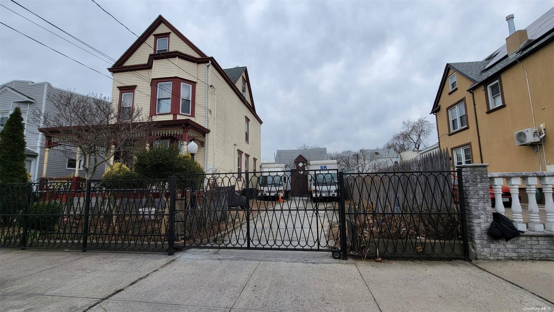 Woodhaven, NY 11421,88-36 77 ST